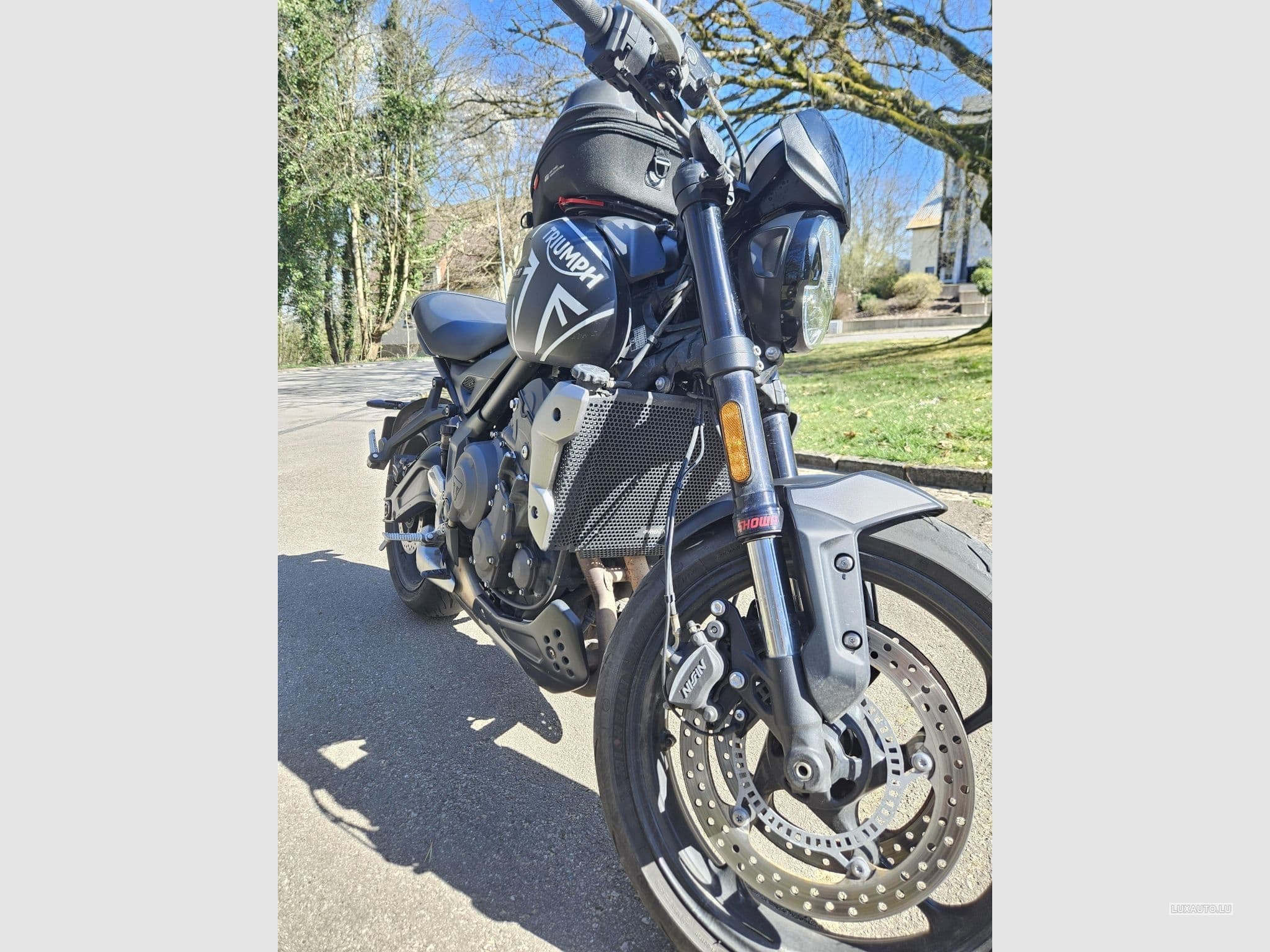 Triumph Trident Quick shifter, Heated grips, Bugspoiler, Engine guard, Bluet (2021) - Photo 10