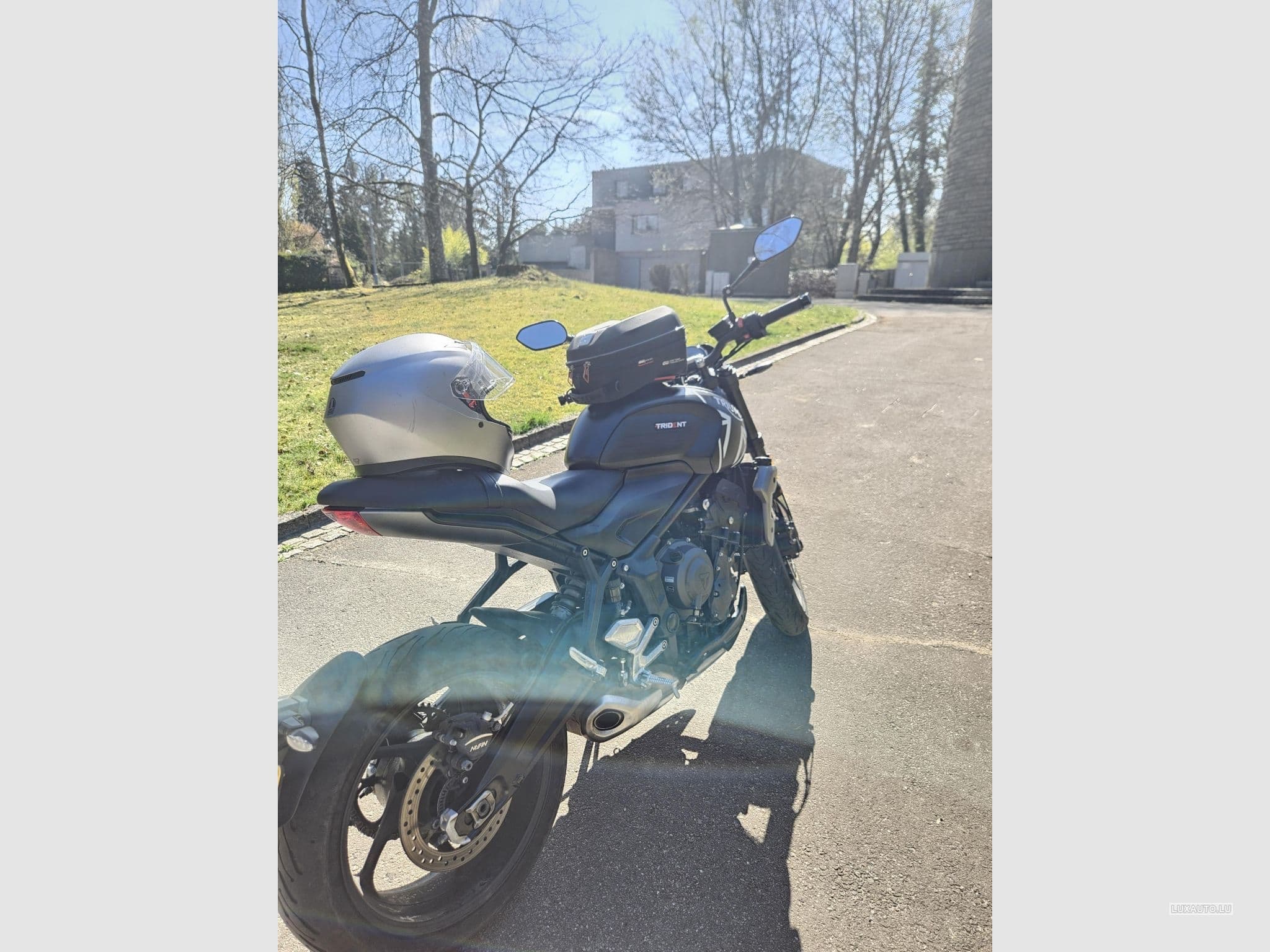 Triumph Trident Quick shifter, Heated grips, Bugspoiler, Engine guard, Bluet (2021) - Photo 9