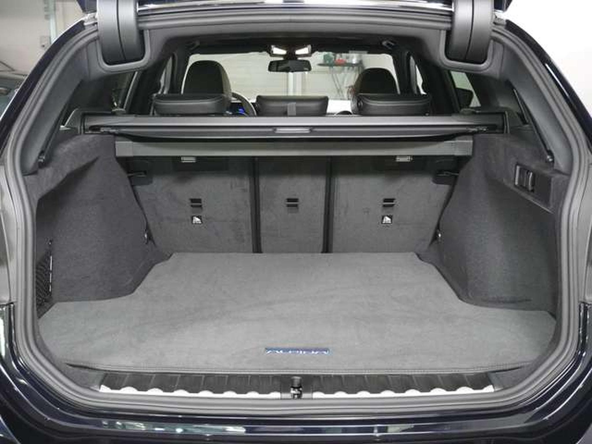 Alpina B3 GT Touring SWITCH-TRONIC Allrad (2026) - Photo 11