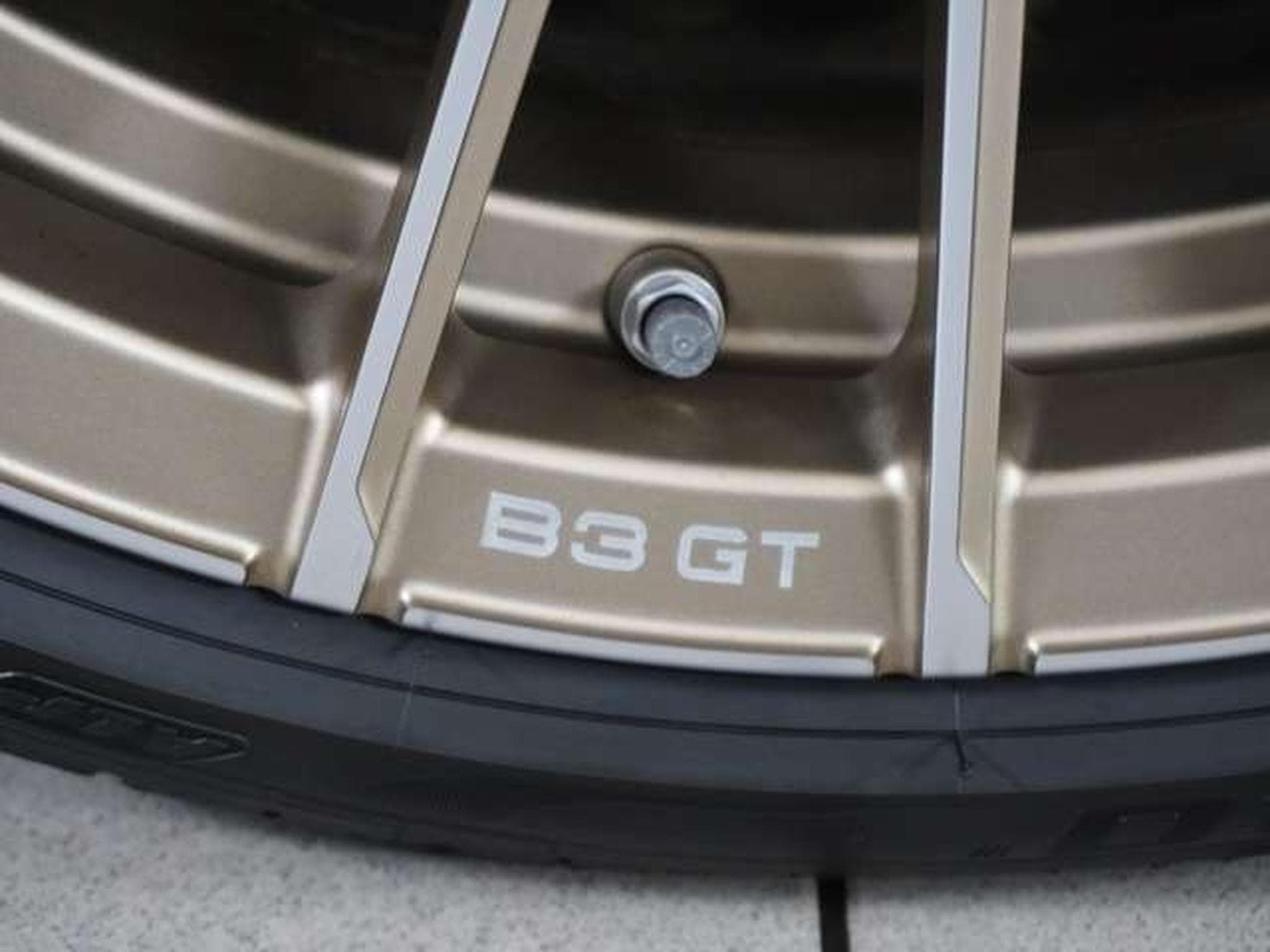 Alpina B3 GT Touring SWITCH-TRONIC Allrad (2026) - Photo 5