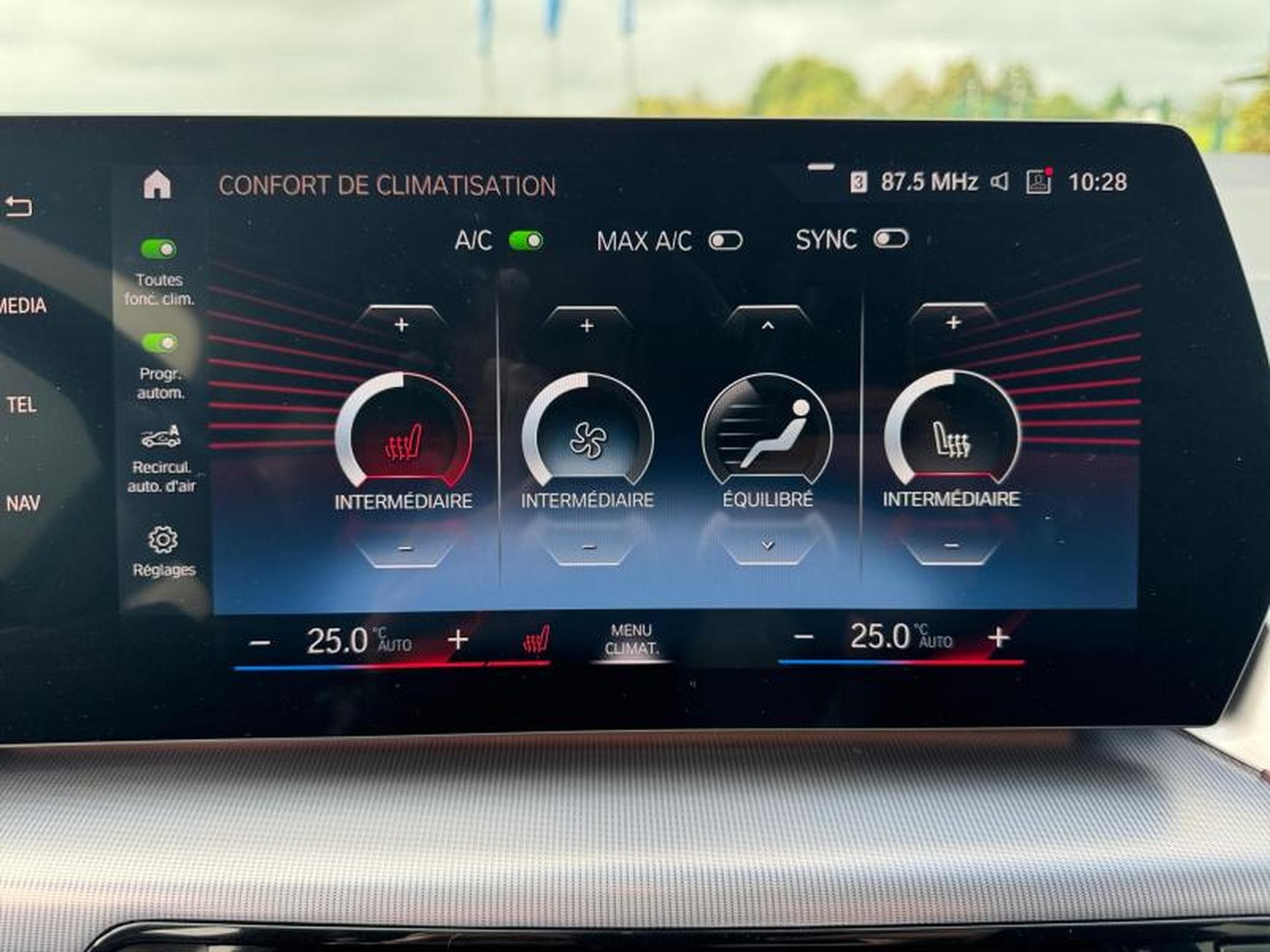 BMW 218 218d Active Tourer Luxury Line (2022) - Photo 14