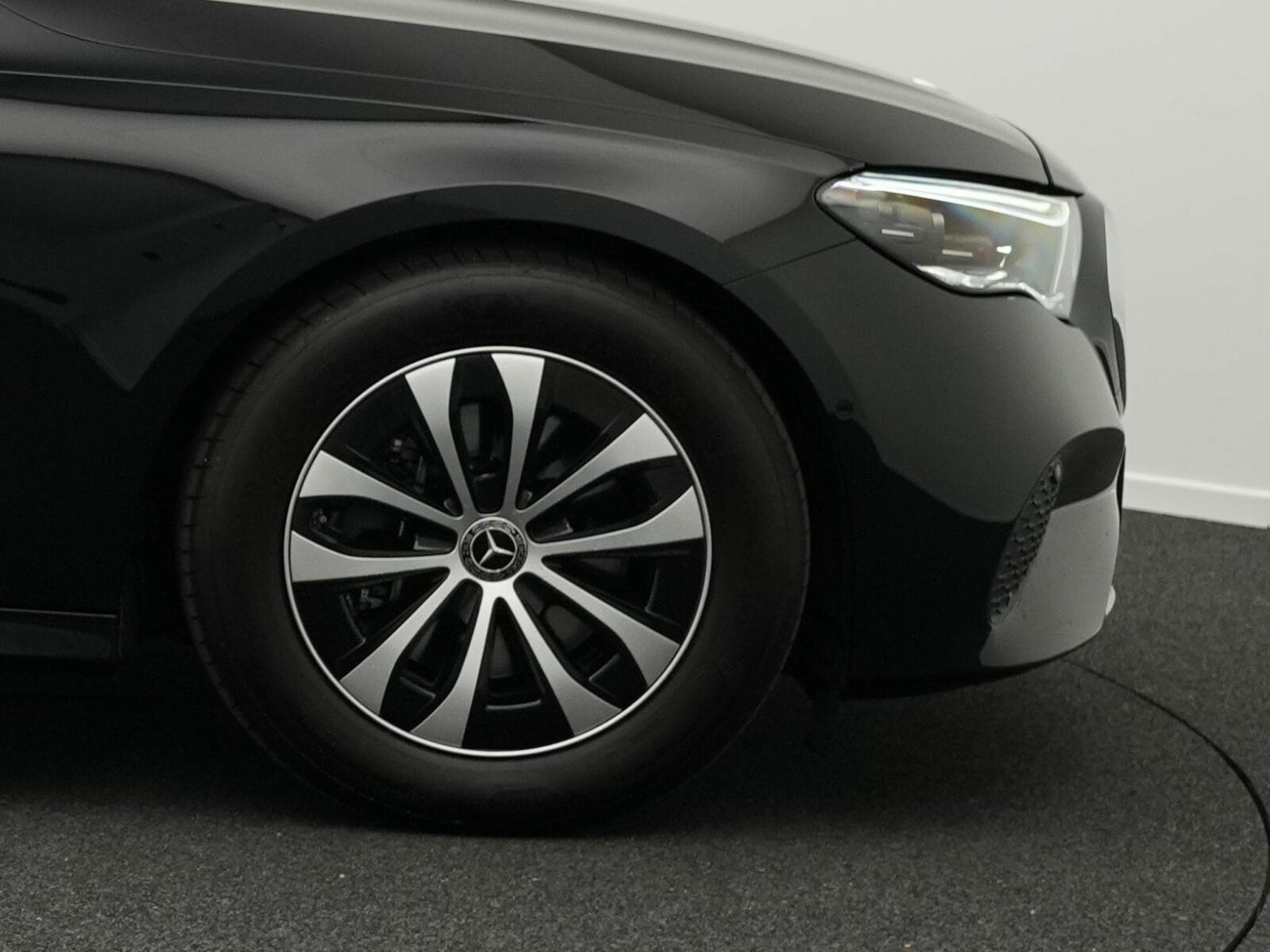 Mercedes E 220 d T-Modell Avantgarde (2024) - Photo 8