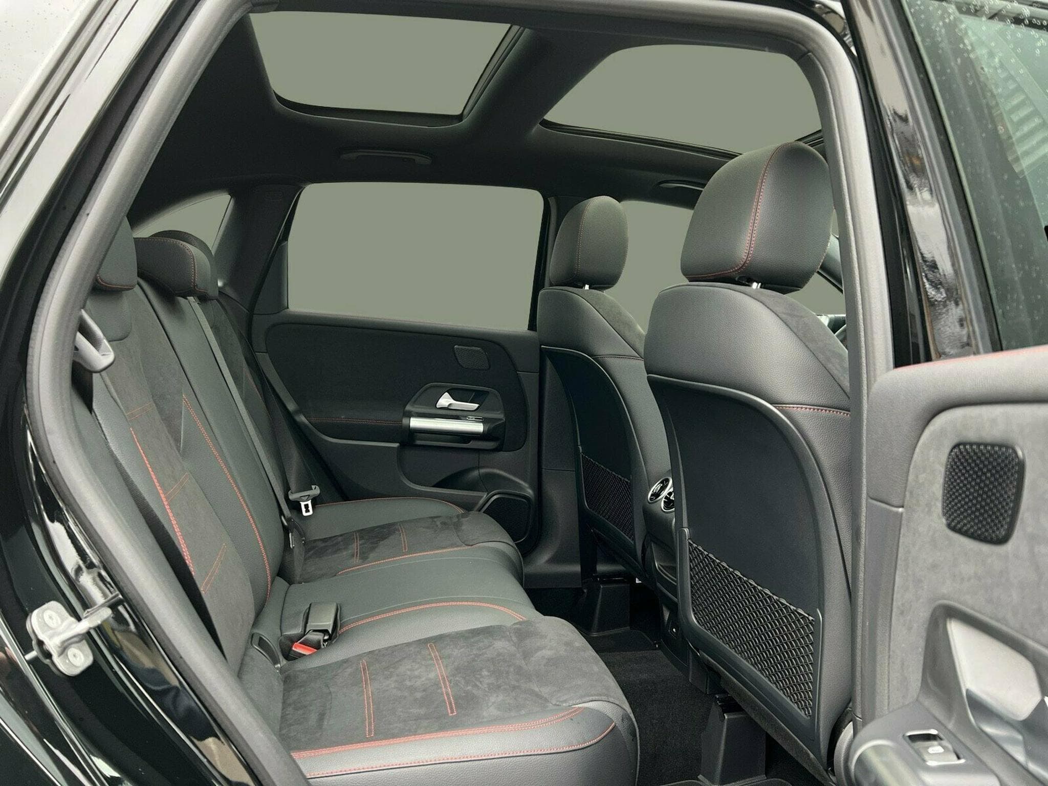 Mercedes B 200 B 200 (2024) - Photo 8