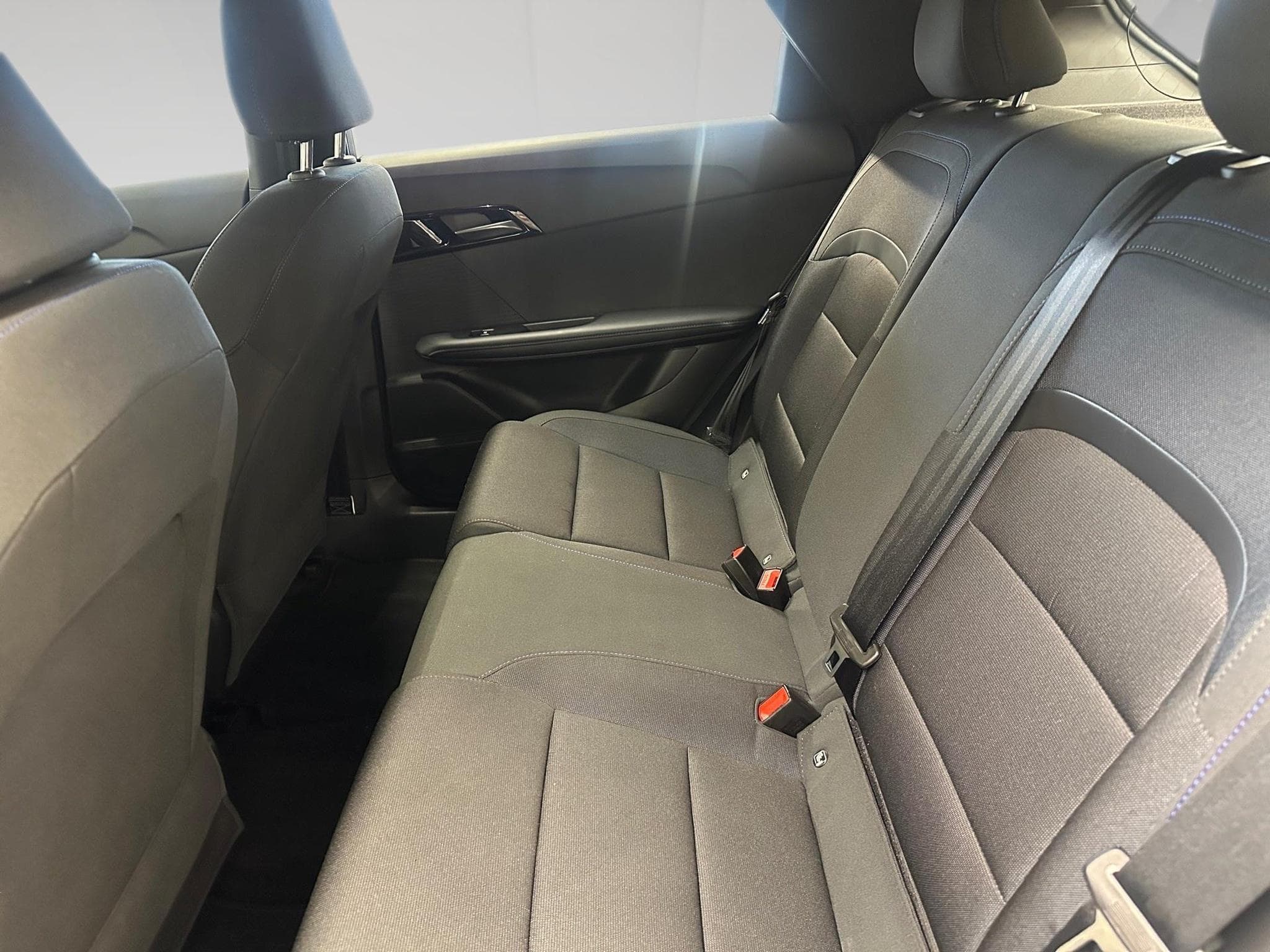 MG MG4 STANDARD (2023) - Photo 11