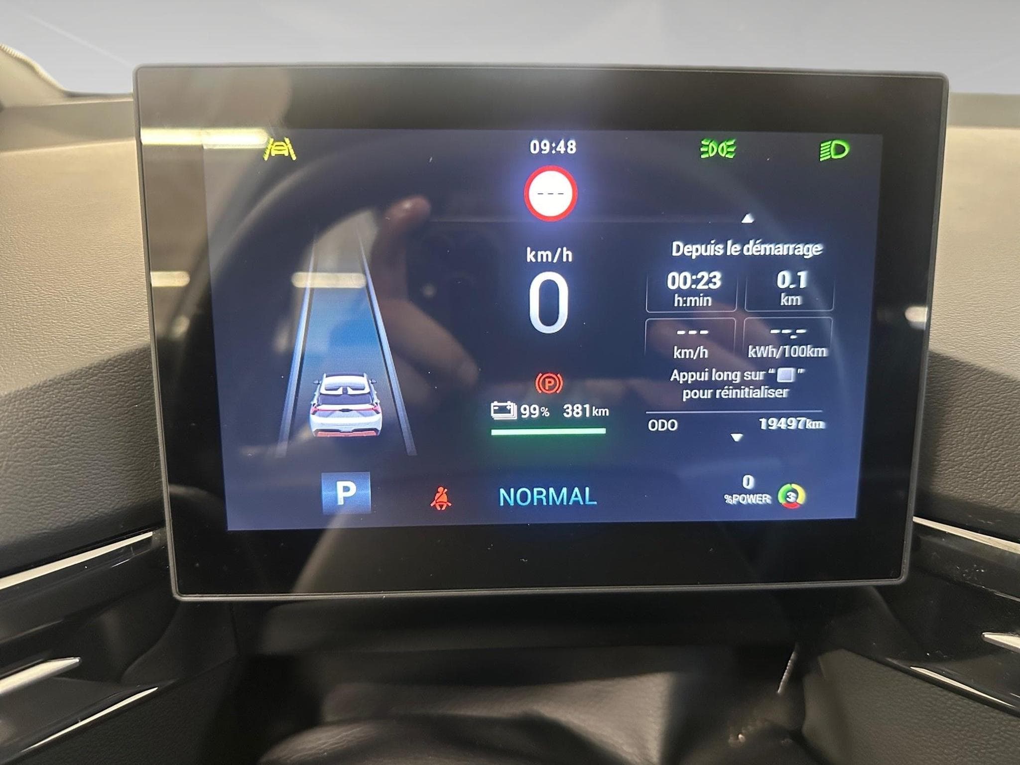 MG MG4 STANDARD (2023) - Photo 2