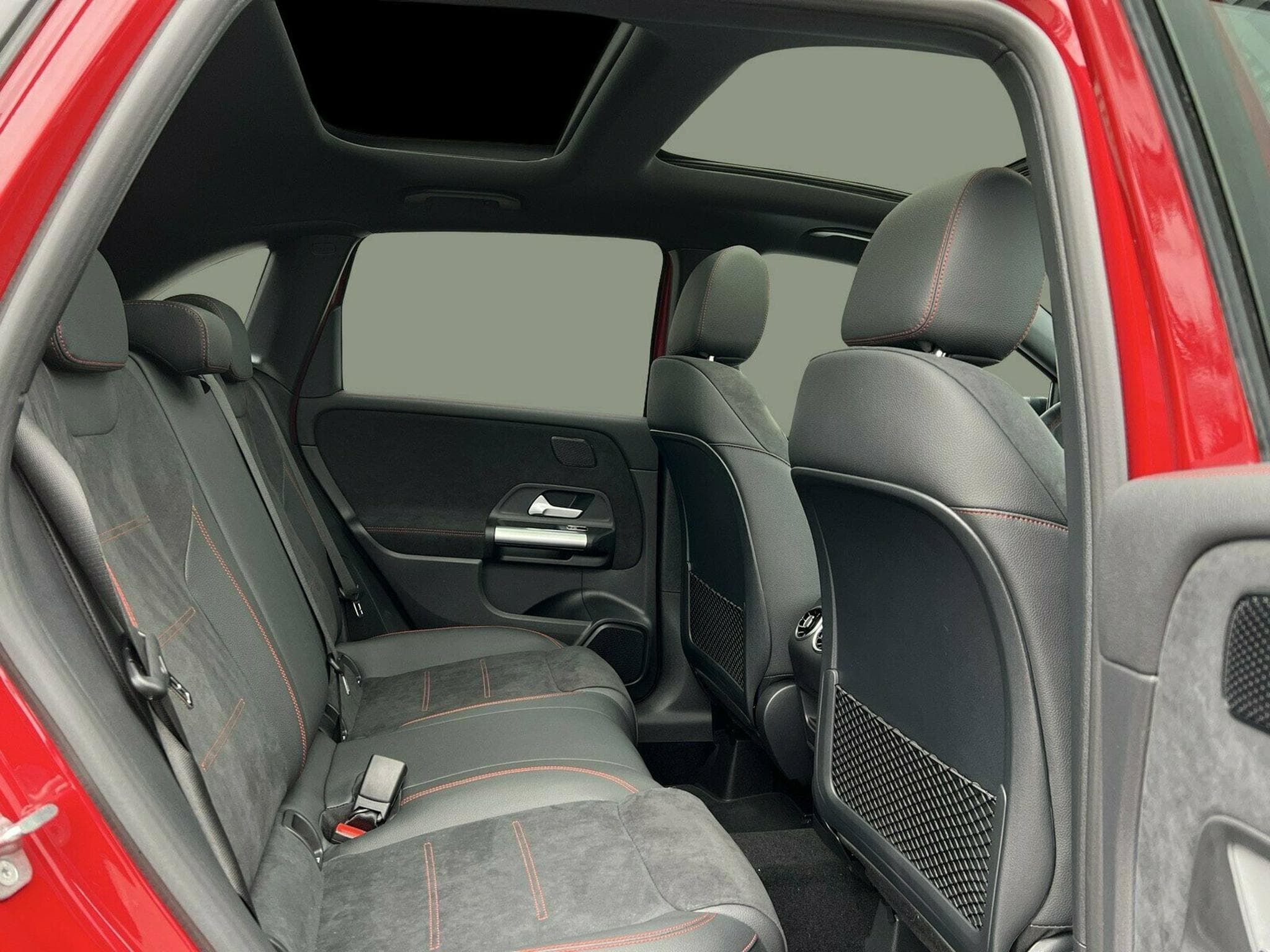 Mercedes B 200 B 200 (2024) - Photo 8