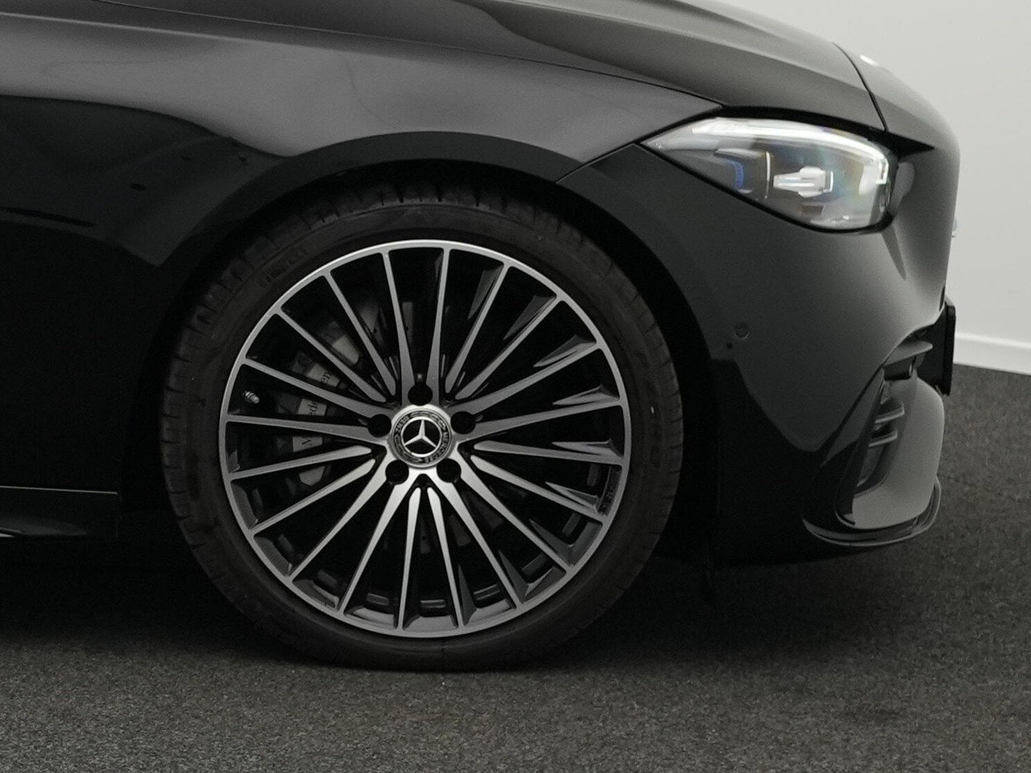 Mercedes C 220 d 4MATIC AMG-Line+Distr+AHK+360+Burmester (2024) - Photo 6