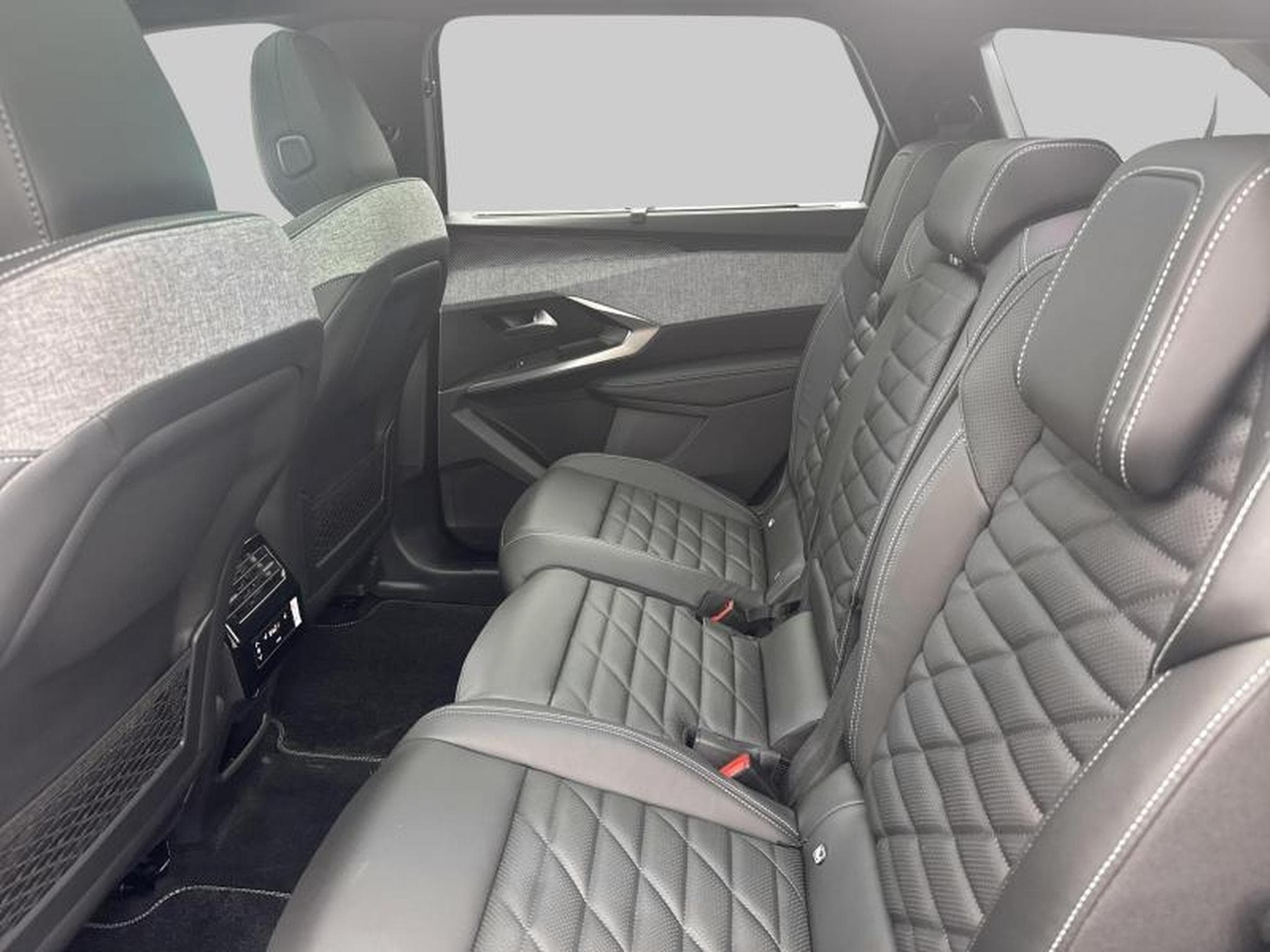 Peugeot 5008 III & e- GT (2025) - Photo 12