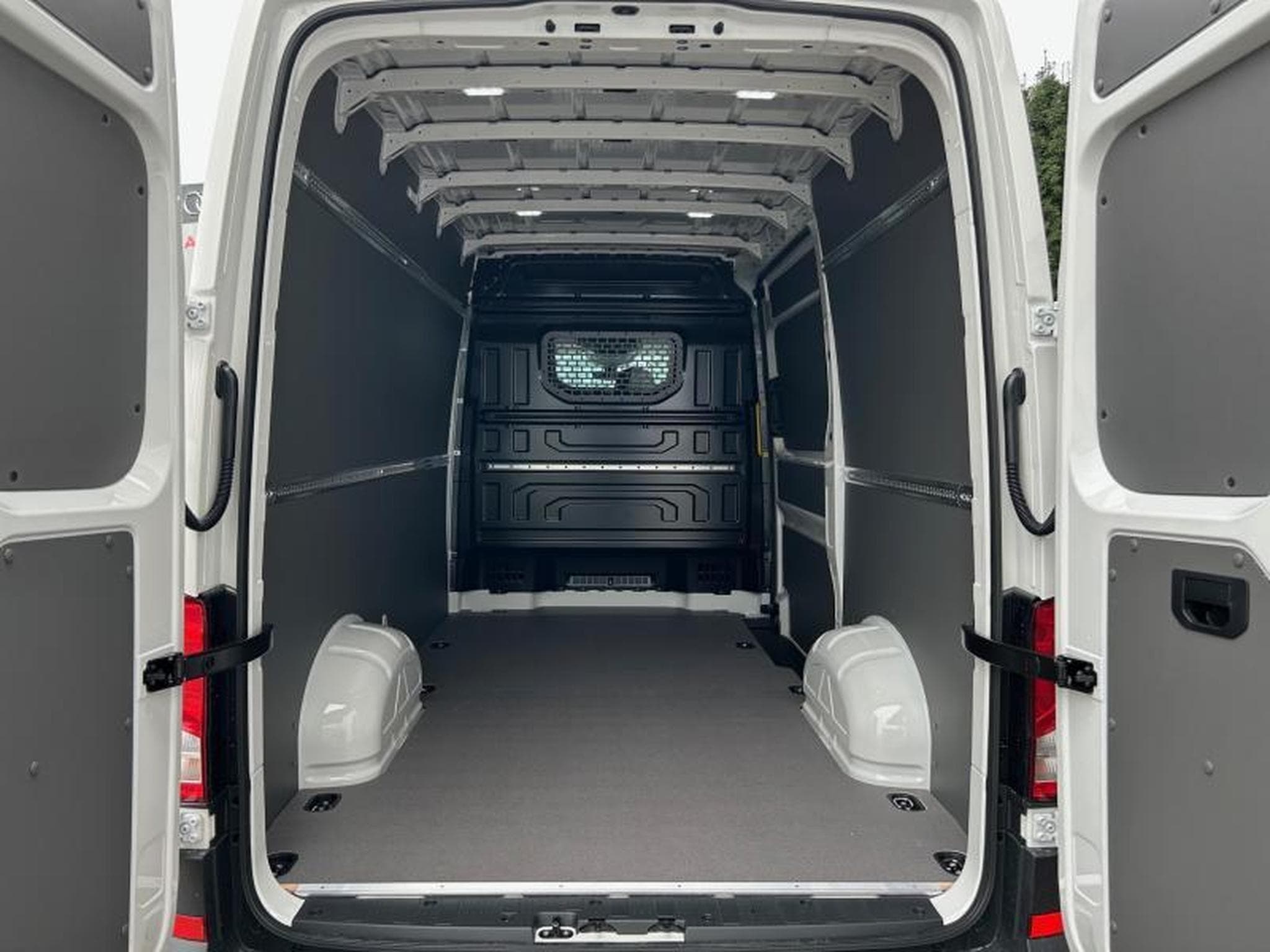 VW Crafter 35 TDI MR VA Autm. (2026) - Photo 11