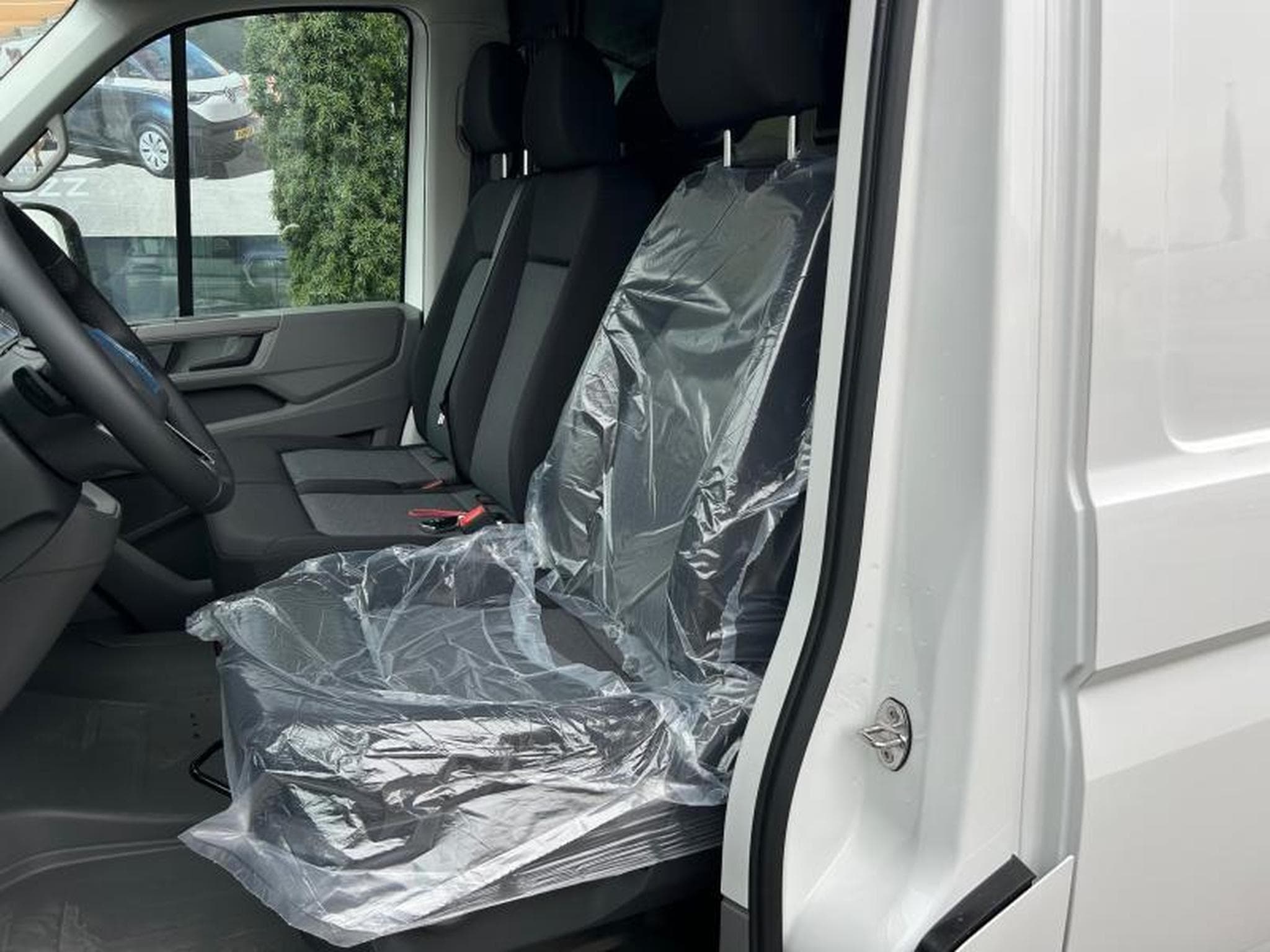VW Crafter 35 TDI MR VA Autm. (2026) - Photo 5