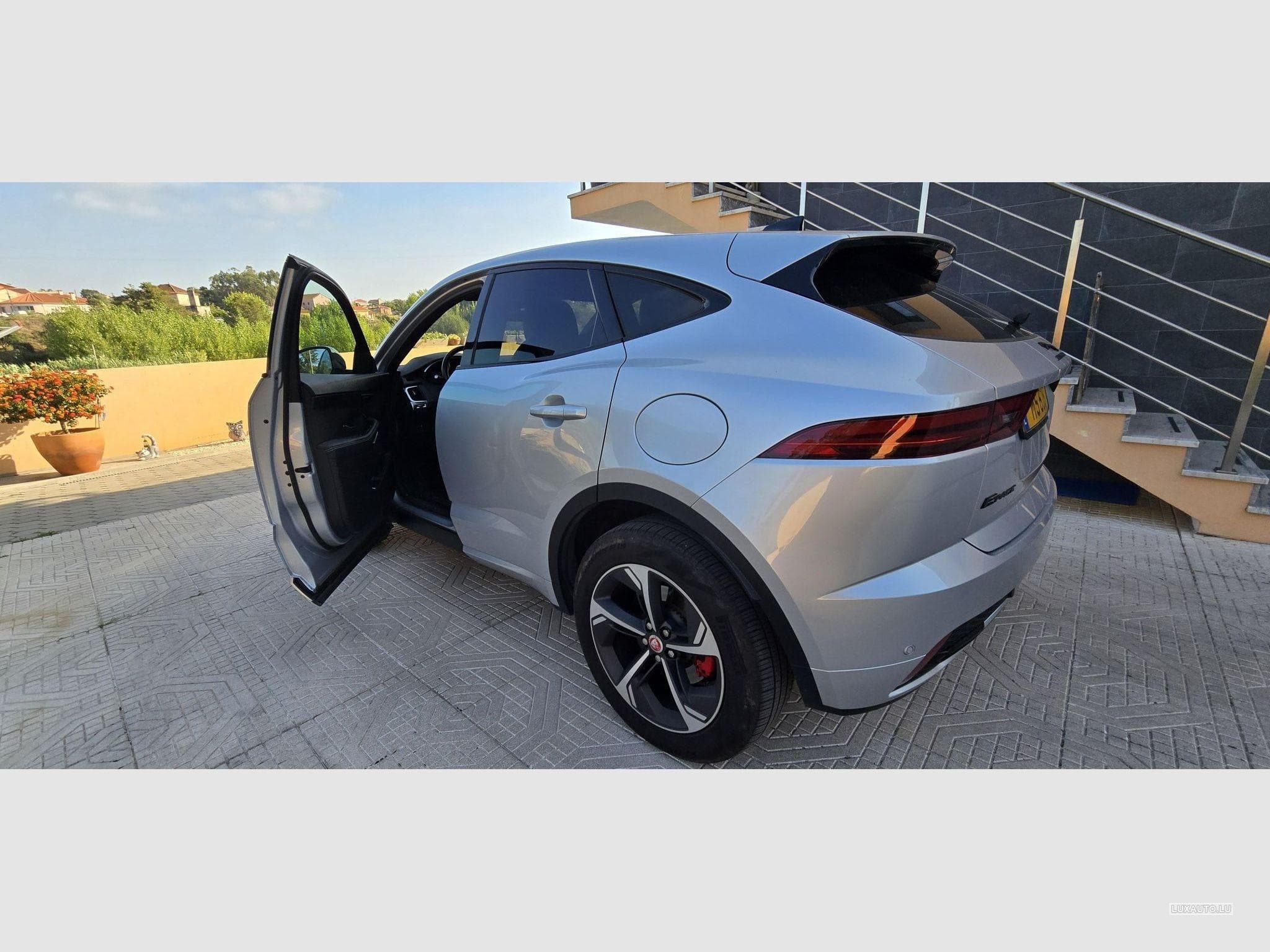 Jaguar E-Pace P300e SE (2023) - Photo 1