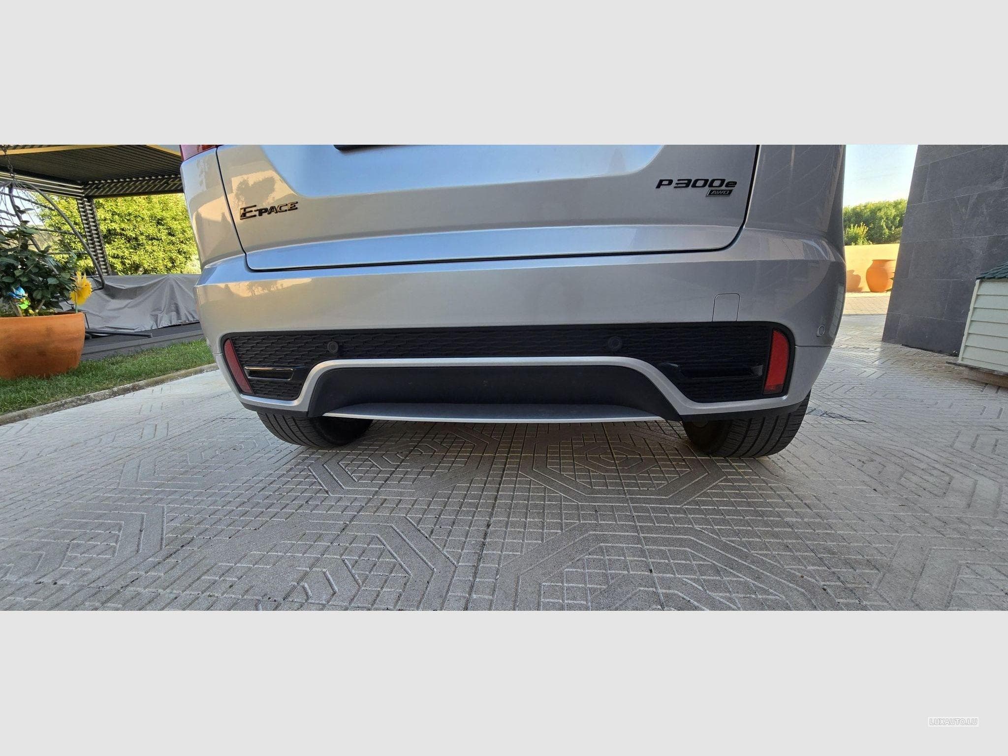 Jaguar E-Pace P300e SE (2023) - Photo 2