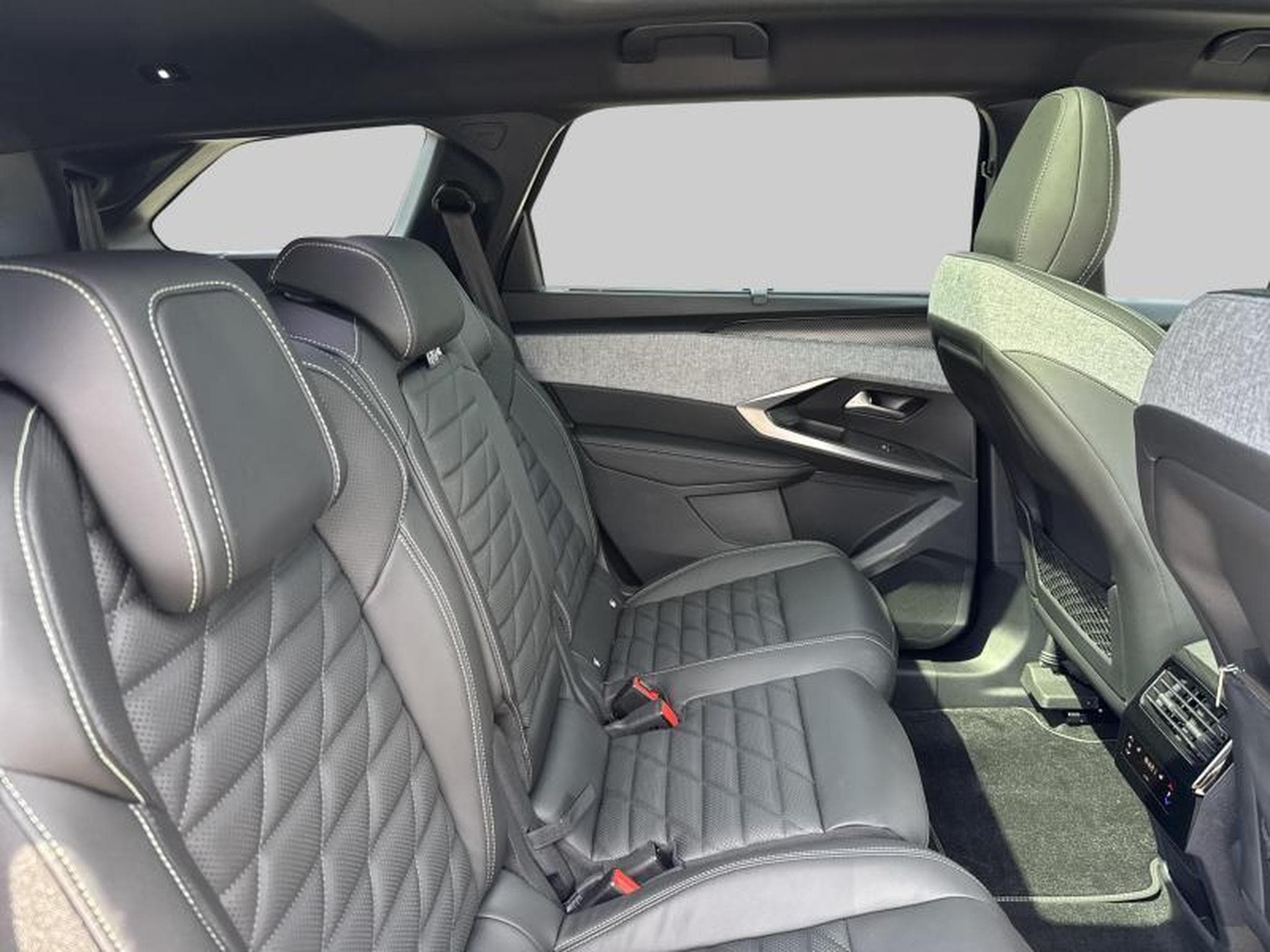 Peugeot 5008 III & e- GT (2025) - Photo 10