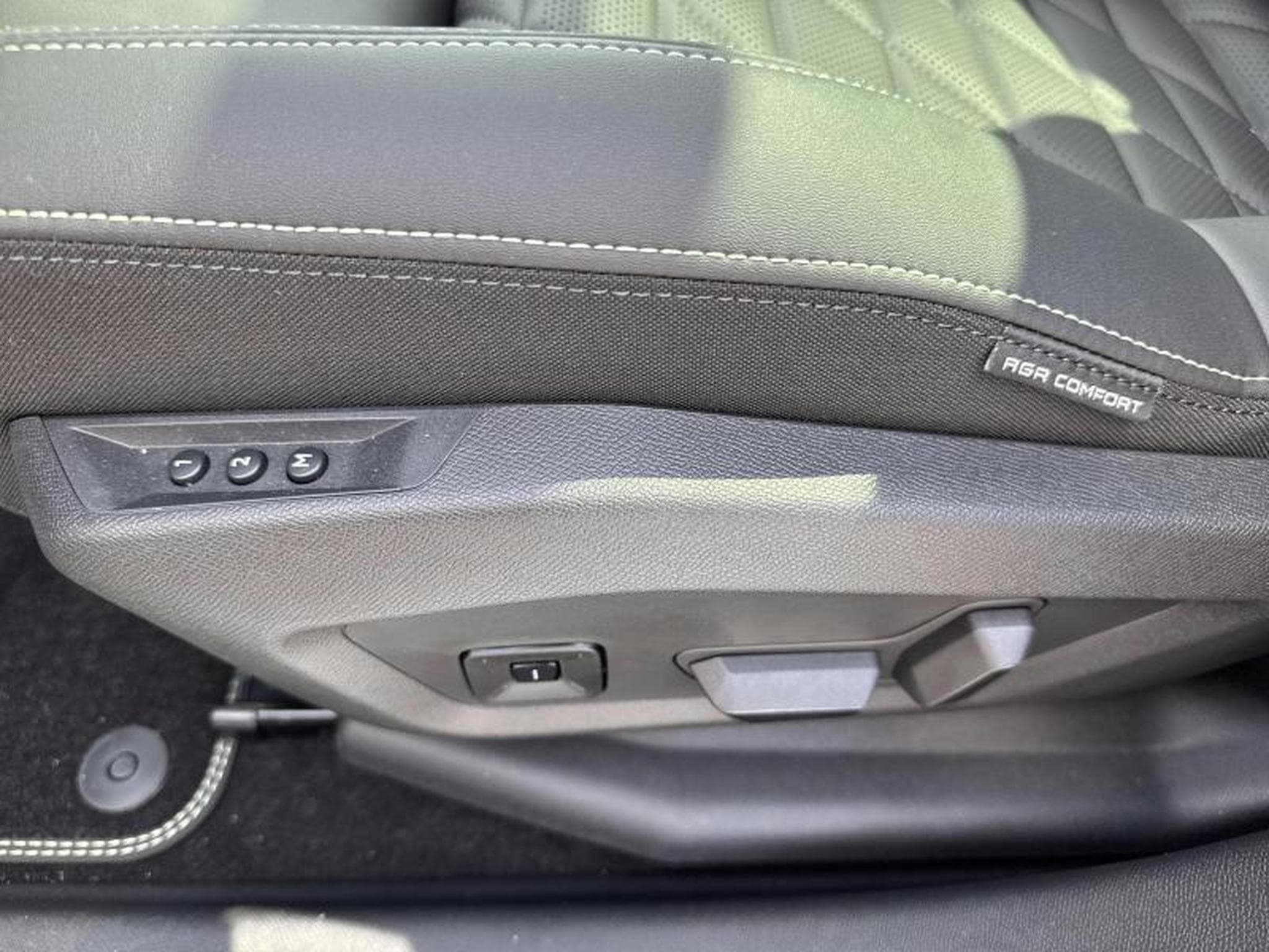 Peugeot 5008 III & e- GT (2025) - Photo 22