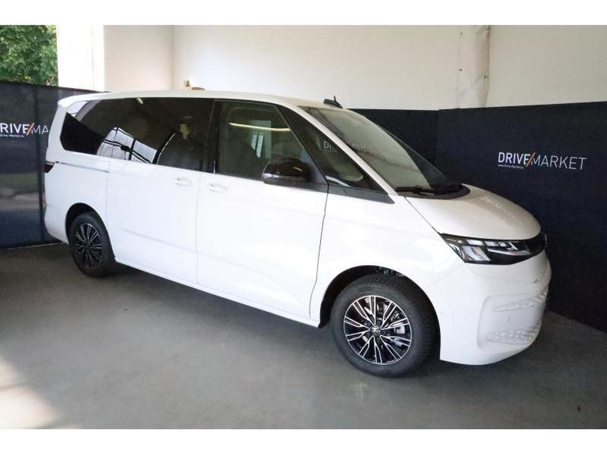 VW T7 Life LONG (2025) - Photo 21