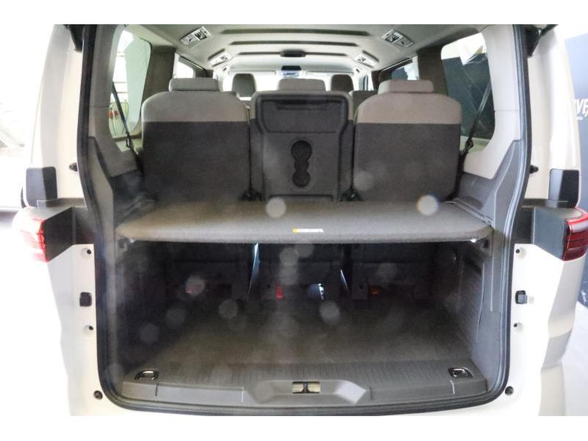 VW T7 Life LONG (2025) - Photo 8