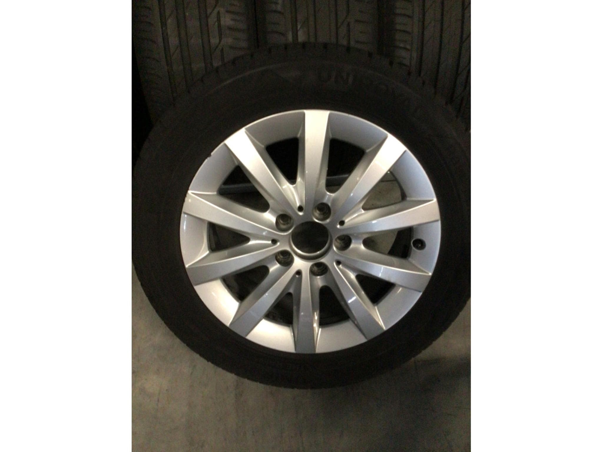 Jantes alu + Pneus é – 16" - Photo 1