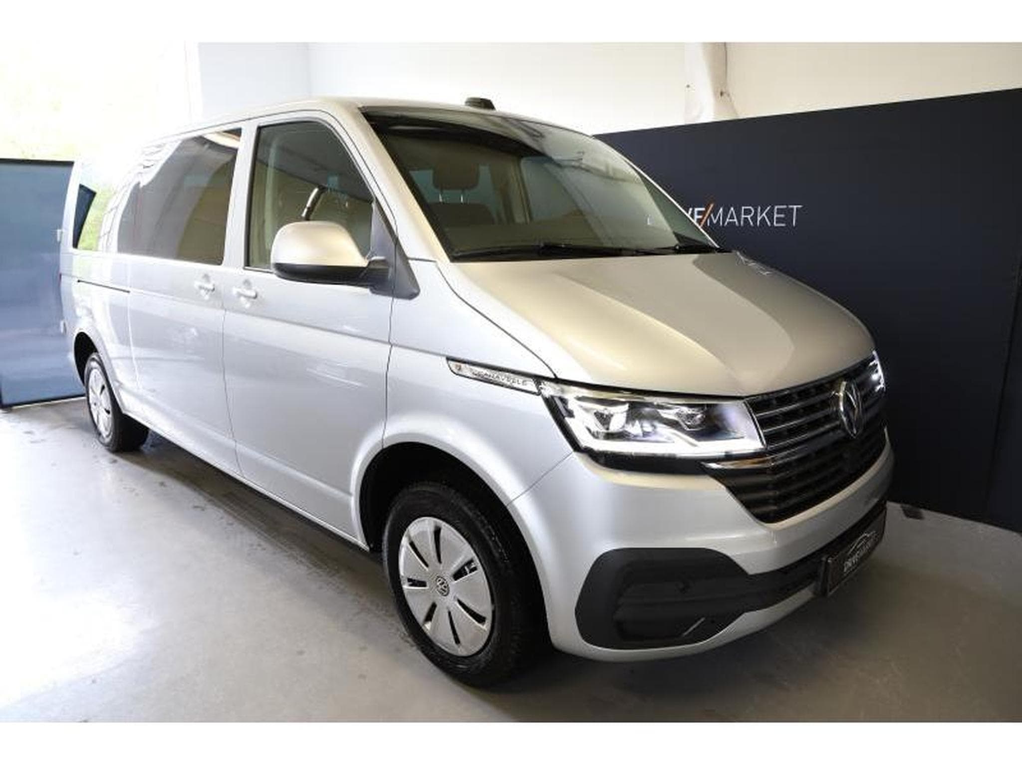 VW T6.1 Comfortline LR LONG NAVI LED D (2024) - Foto 8