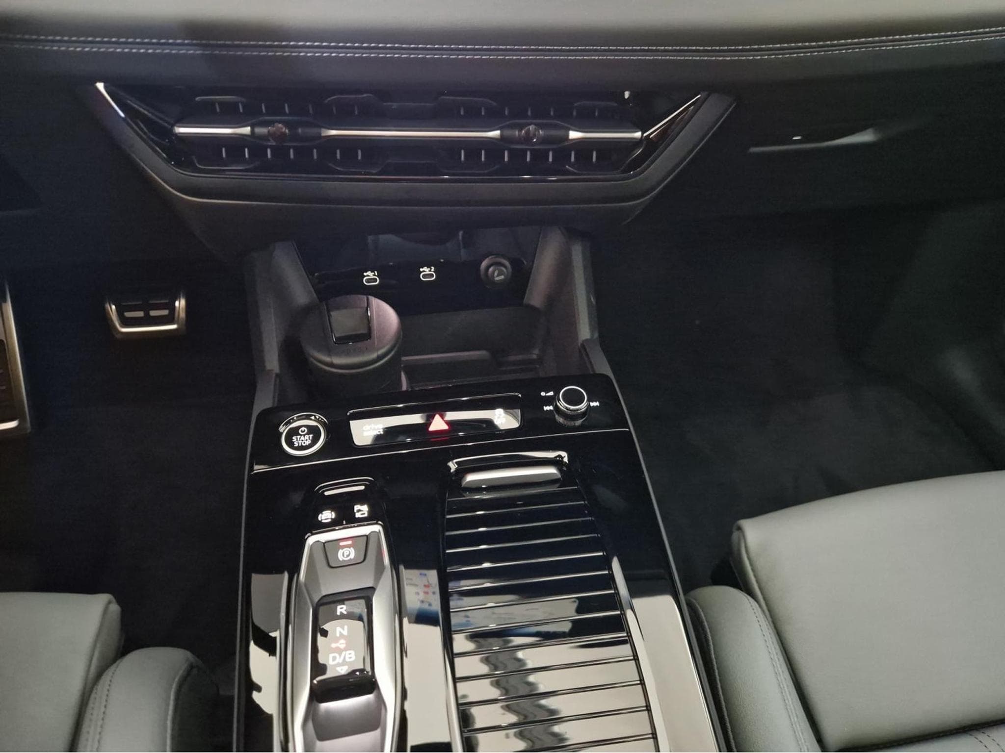 Audi Q6 E-tron quattro (2025) - Photo 12