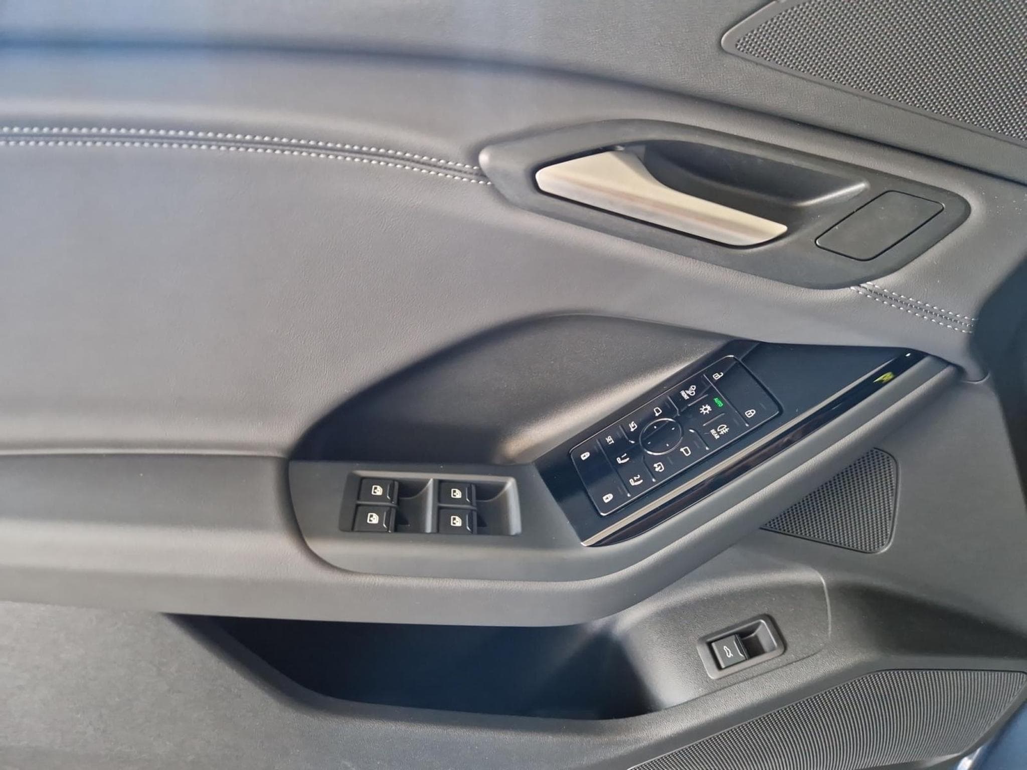 Audi Q6 E-tron quattro (2025) - Photo 14