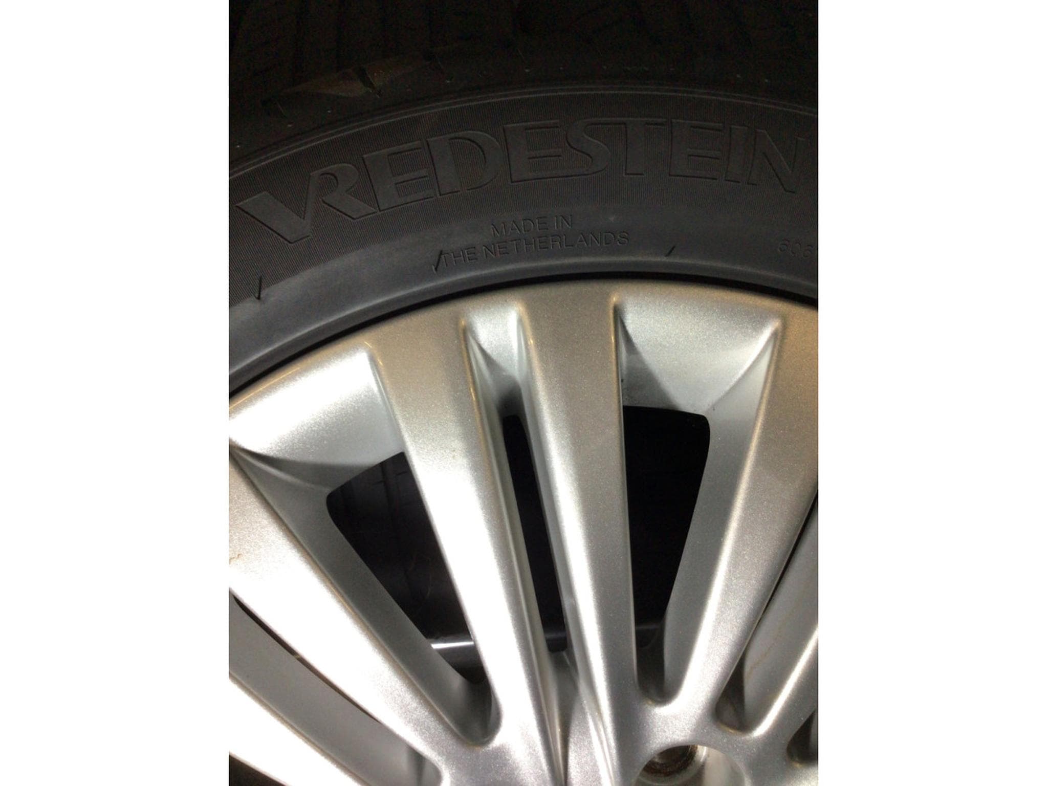 Jantes alu + Pneus é – 16" - Photo 4