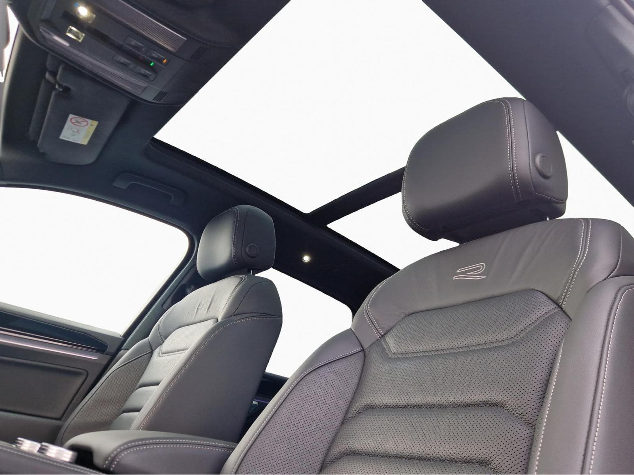 VW Touareg R-LINE (2024) - Foto 15