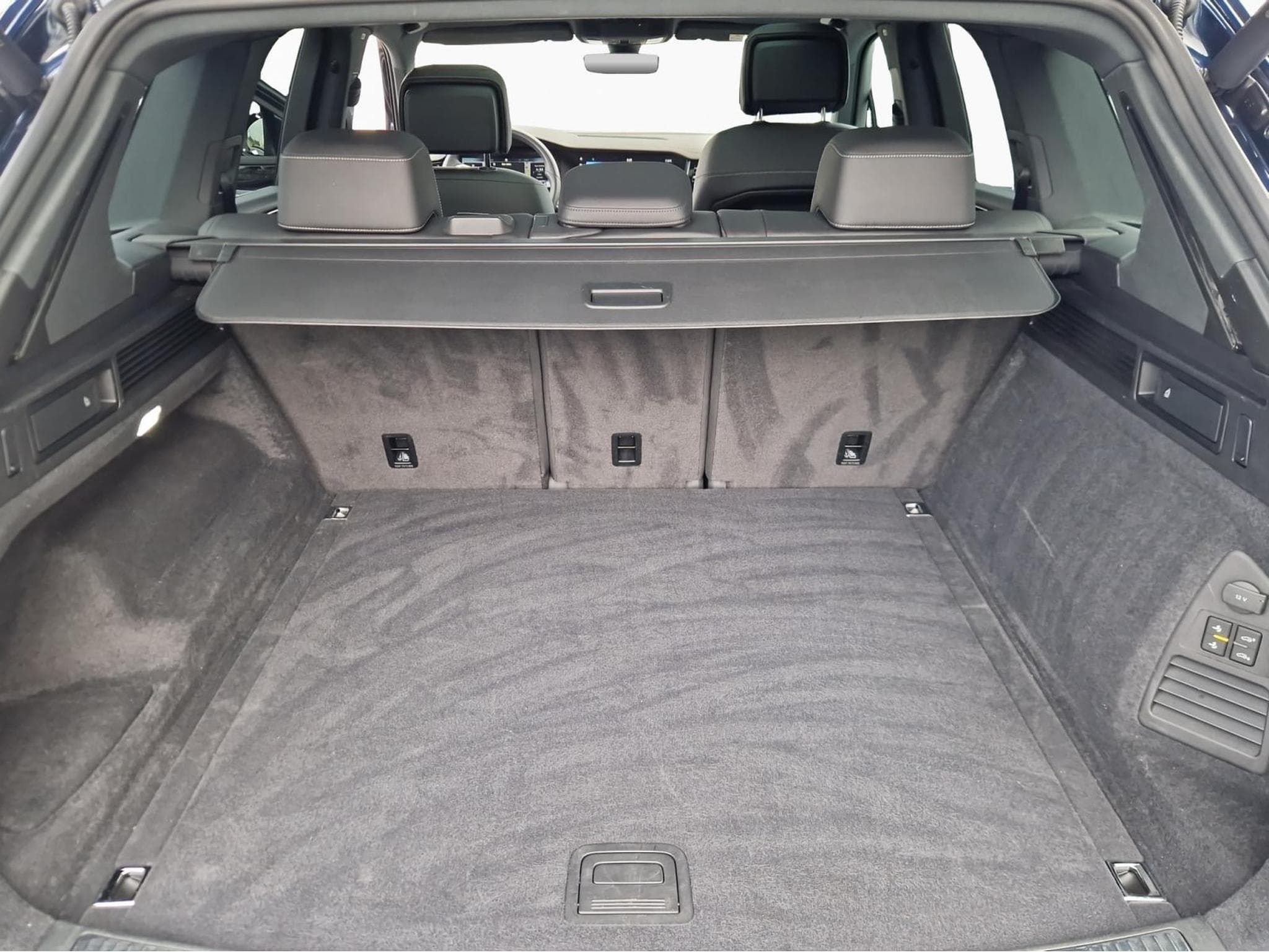 VW Touareg R-LINE (2024) - Foto 17