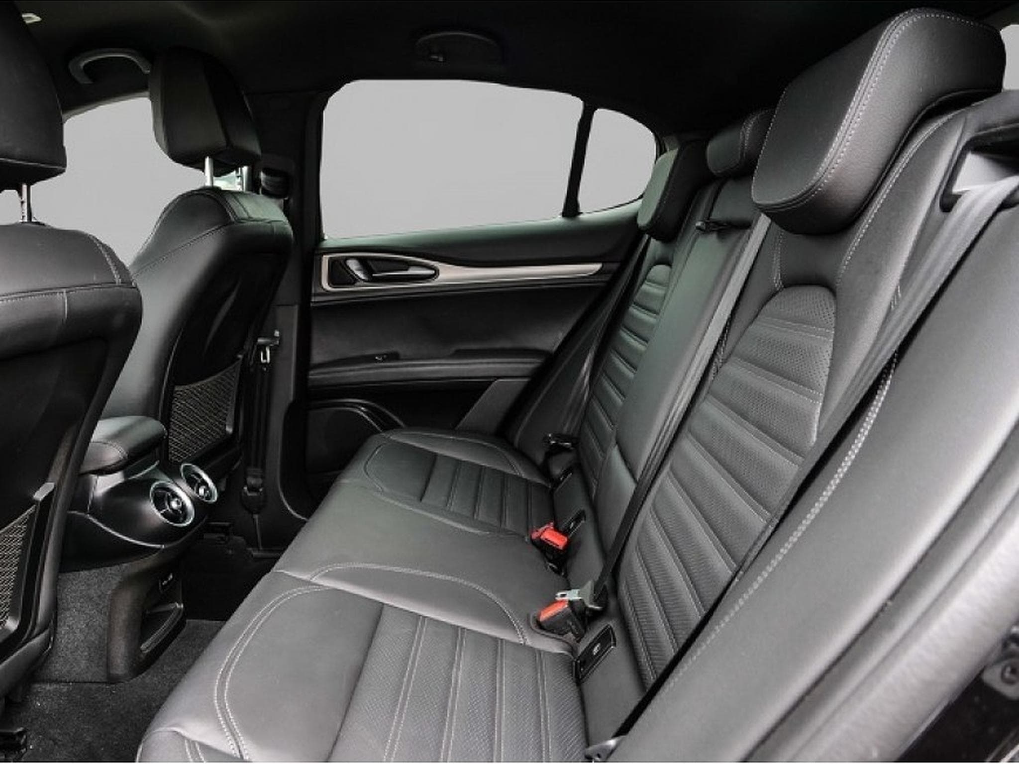 Alfa-Romeo Stelvio (2024) - Photo 6