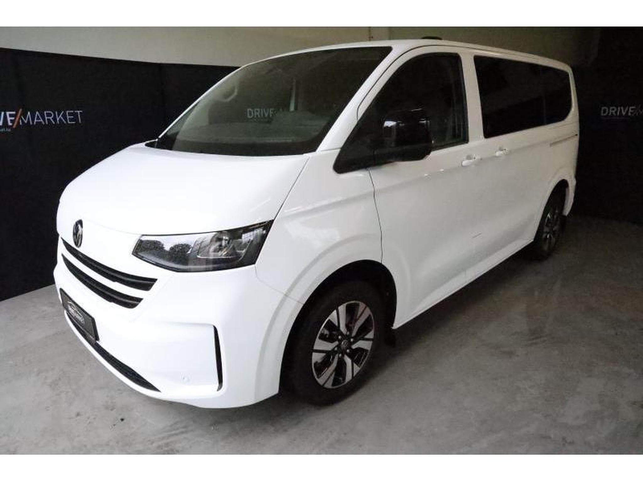 VW T7 Life AHK NAVI (2025) - Foto 8