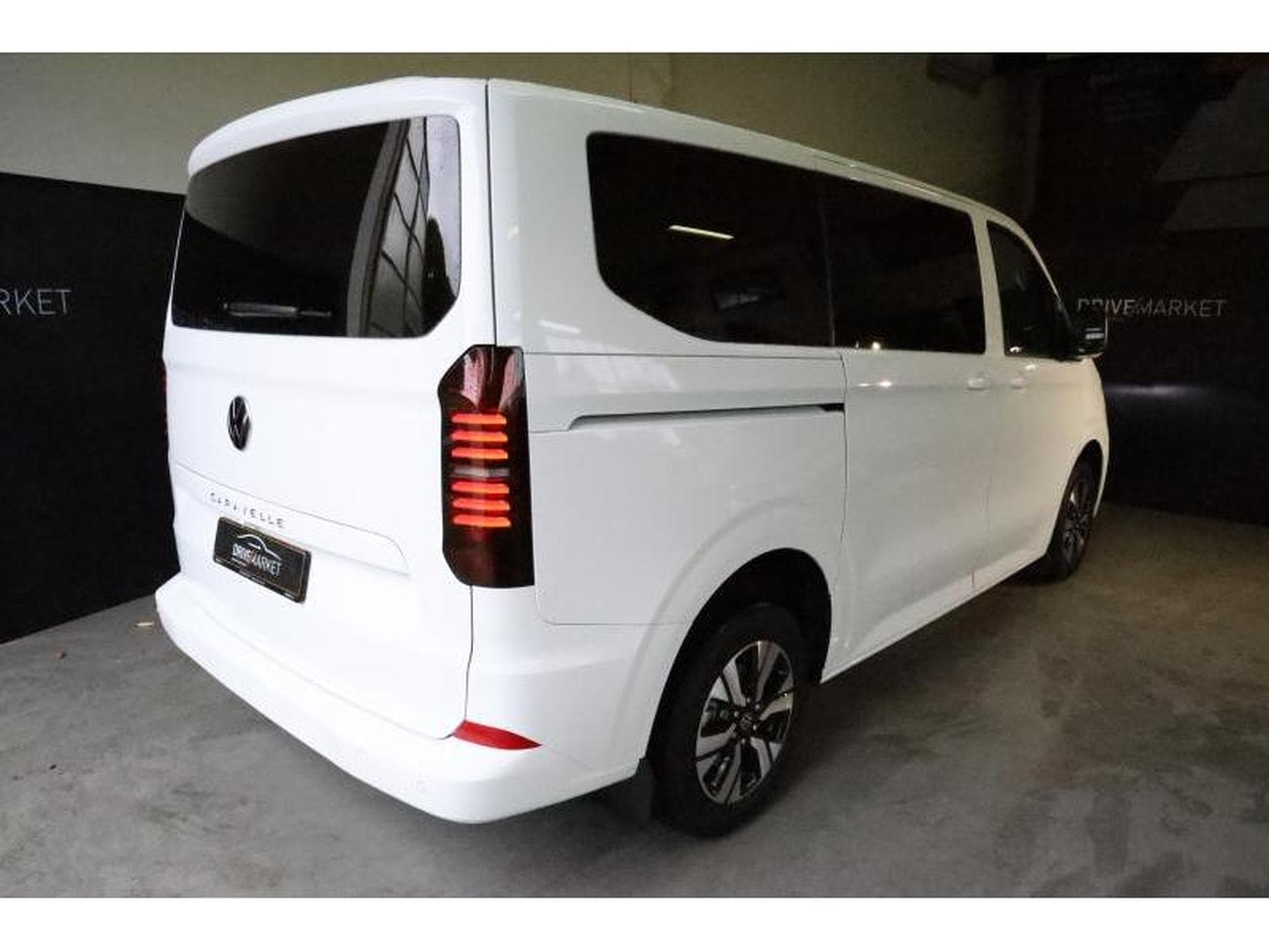 VW T7 Life AHK NAVI (2025) - Foto 9