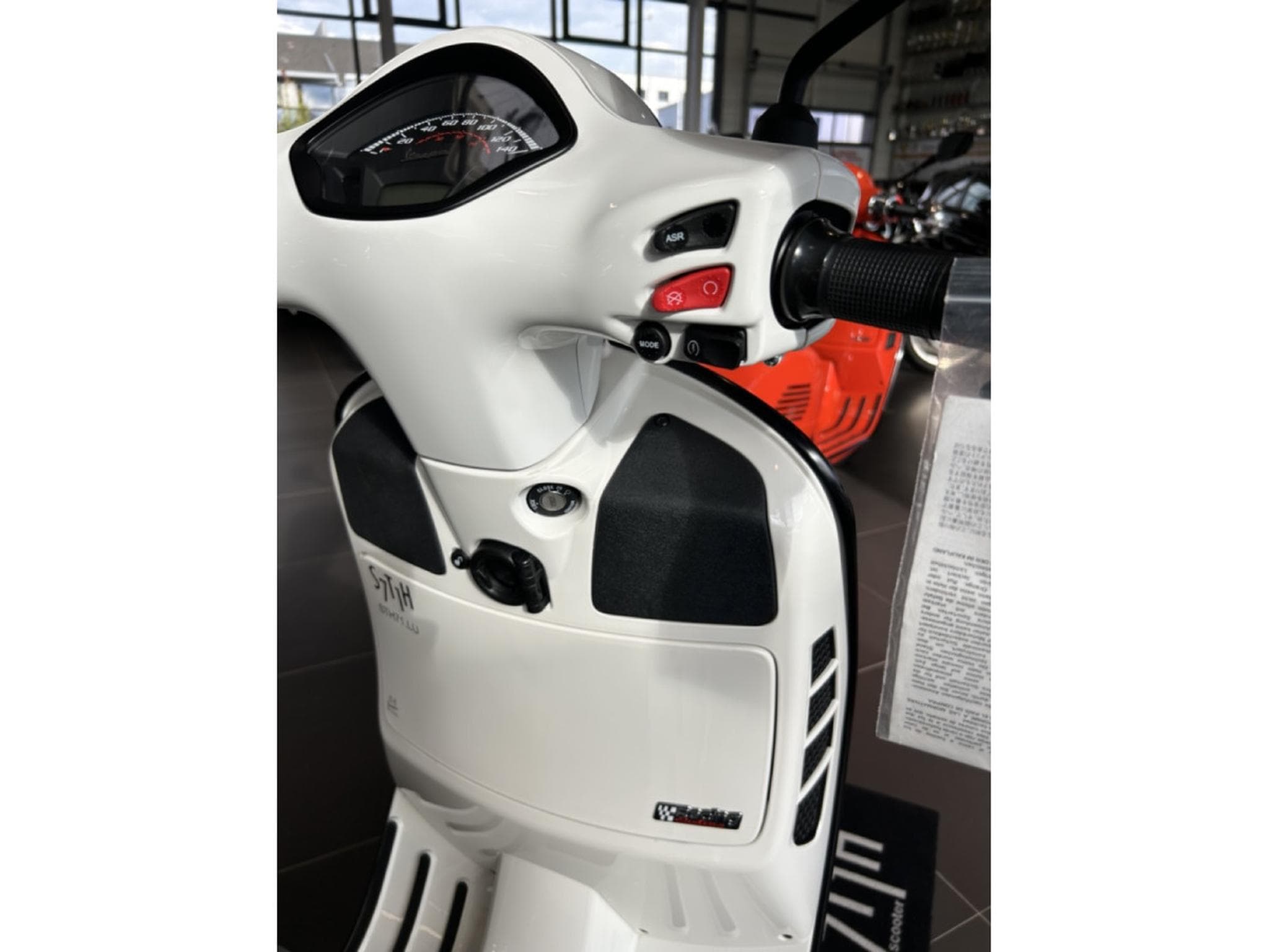 Vespa GTS Racing 60s (2022) - Foto 4