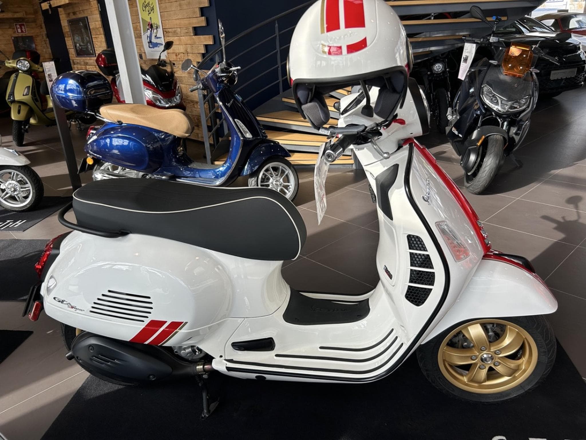 Vespa GTS Racing 60s (2022) - Foto 9