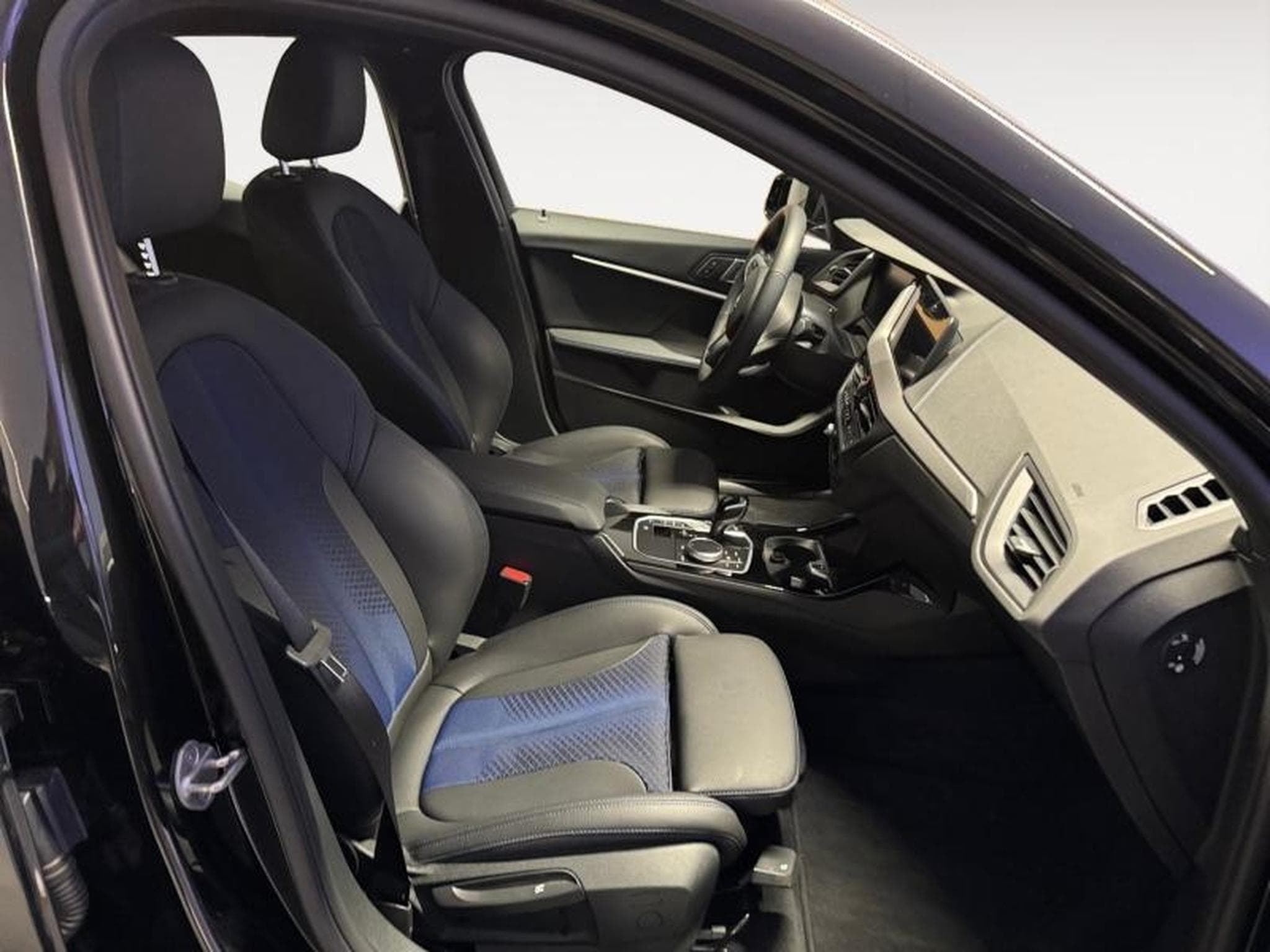 BMW 118 Hatch (2024) - Photo 6