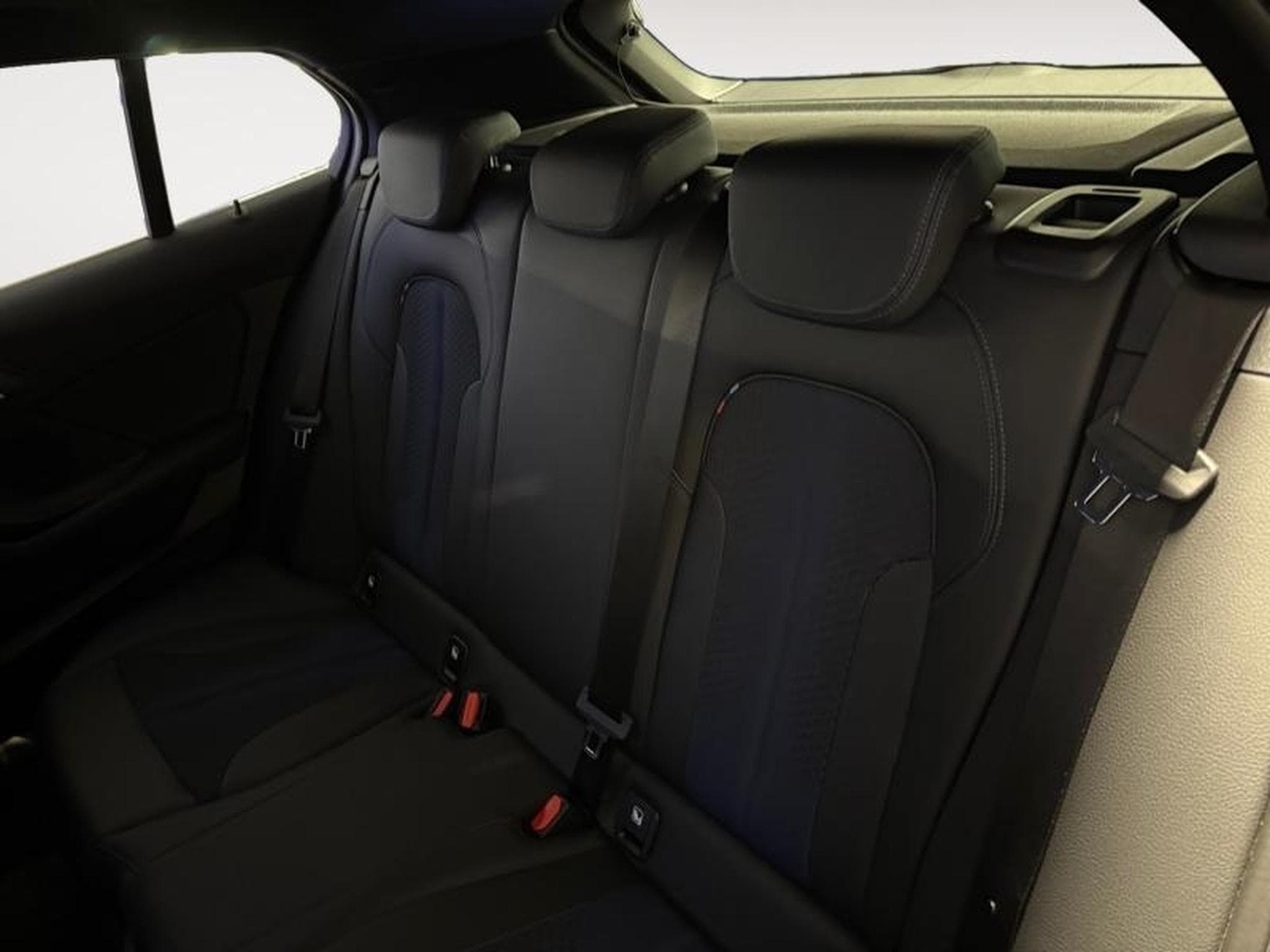 BMW 118 Hatch (2024) - Photo 9