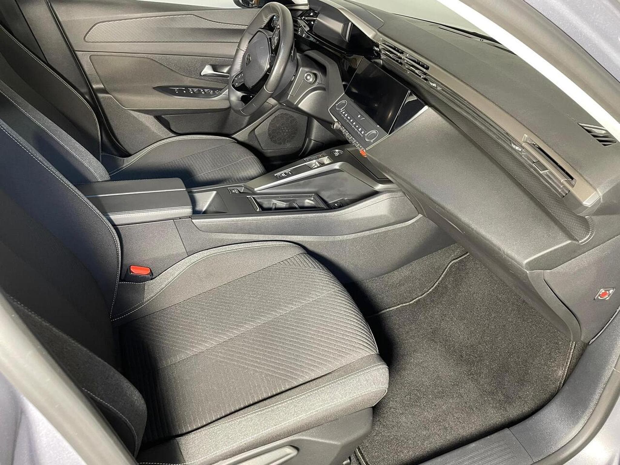 Peugeot 308 SW 1.5 BlueHDI 130 ACTIVE EAT8 GPS CARPLAY (2023) - Photo 8