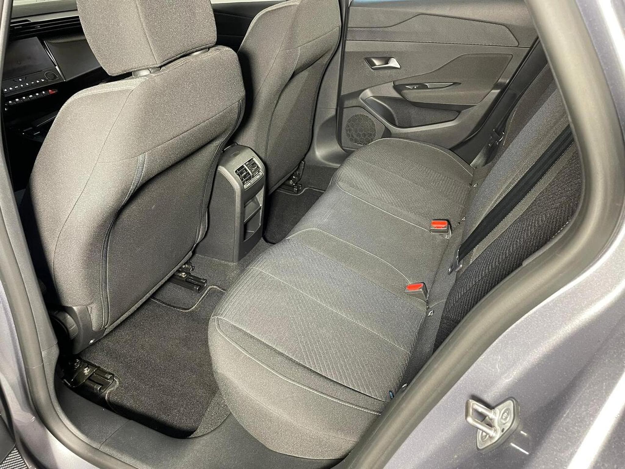 Peugeot 308 SW 1.5 BlueHDI 130 ACTIVE EAT8 GPS CARPLAY (2023) - Photo 9