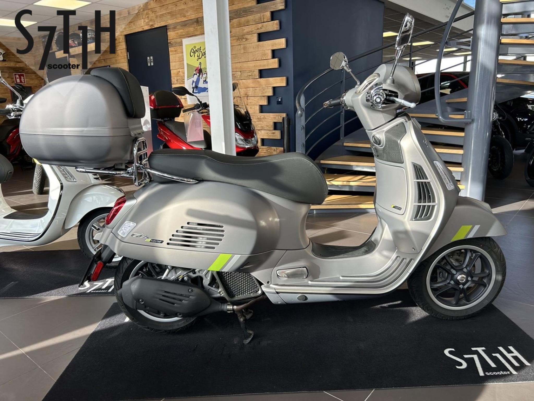 Vespa GTS Super Tech (2023) - Foto 1