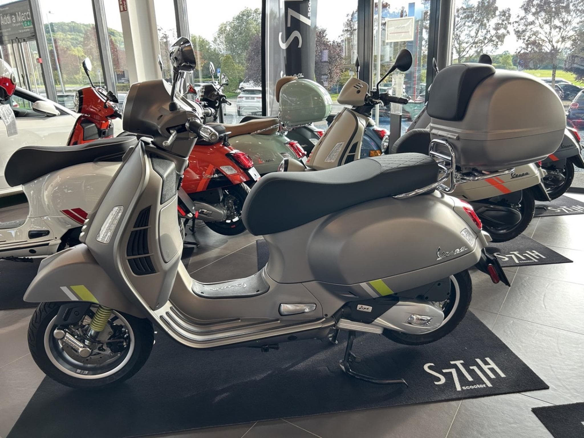 Vespa GTS Super Tech (2023) - Foto 2