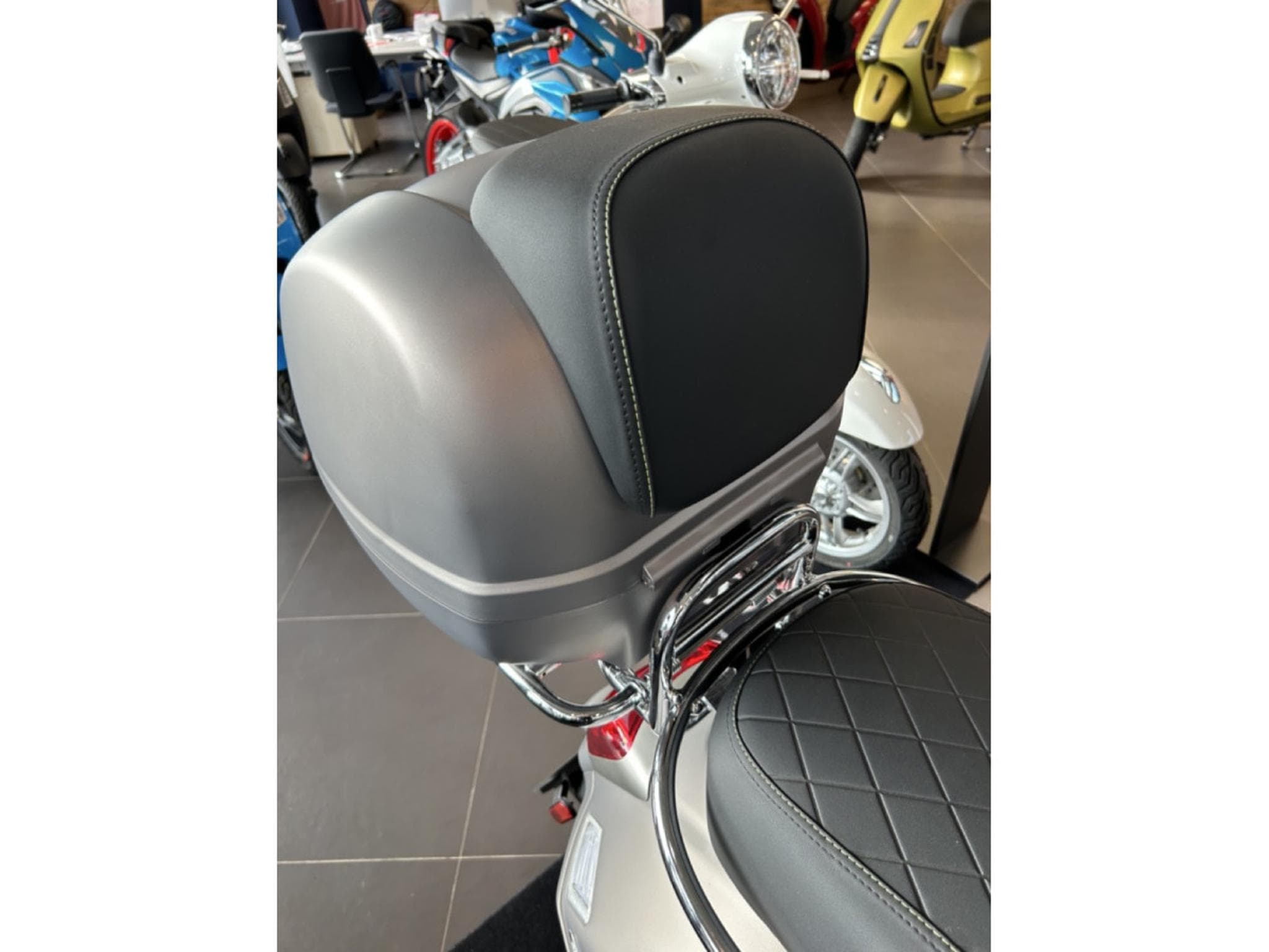 Vespa GTS Super Tech (2023) - Foto 7