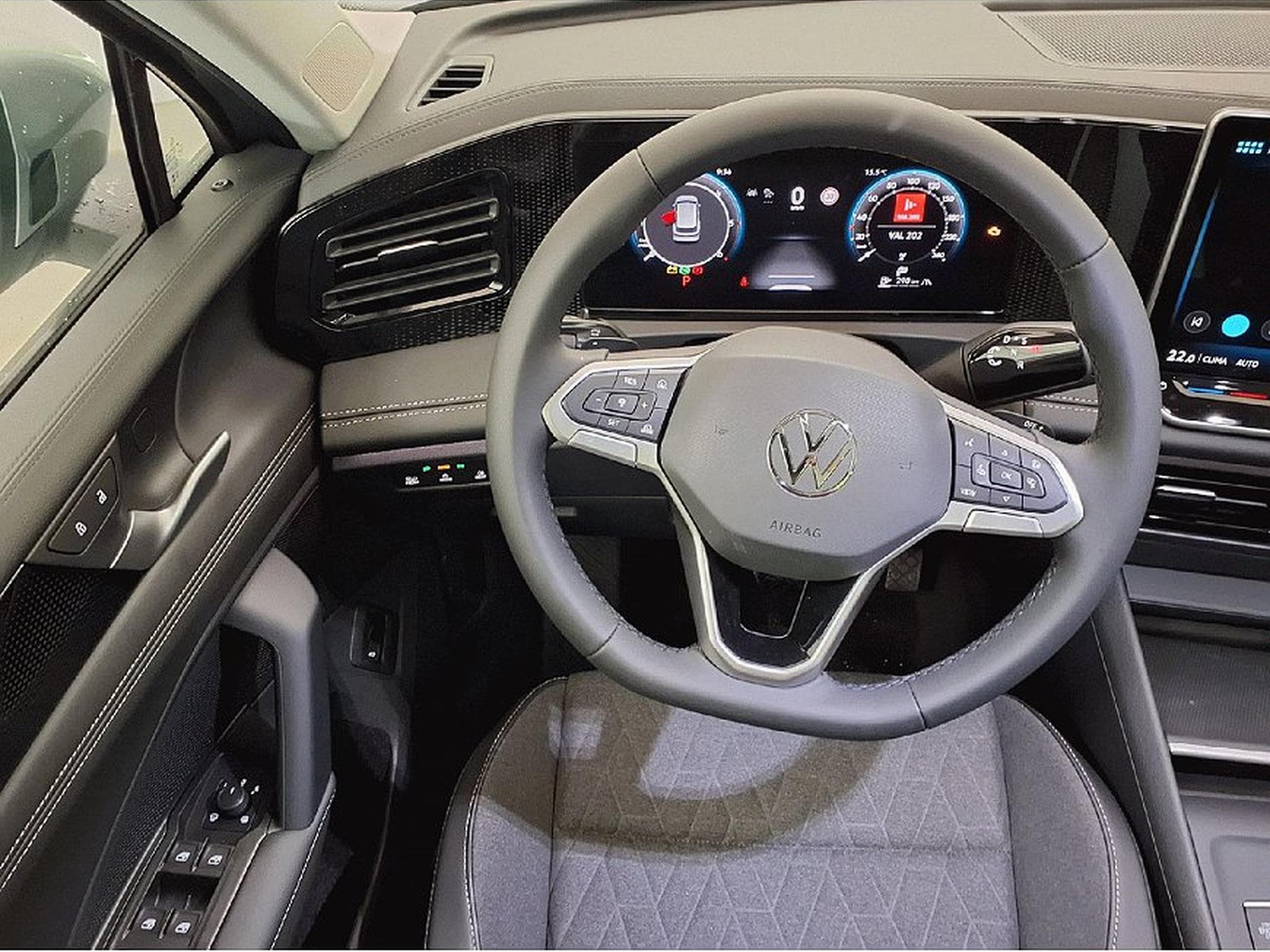 VW Tiguan (2024) - Photo 12