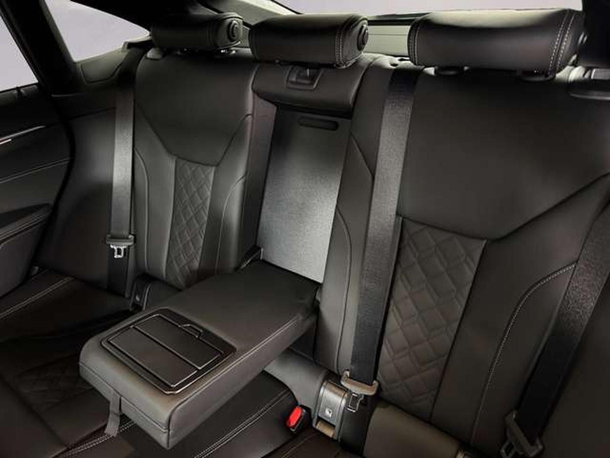 Alpina B4 GT Gran Coupé SWITCH-TRONIC Allrad HK HiFi (2025) - Foto 10