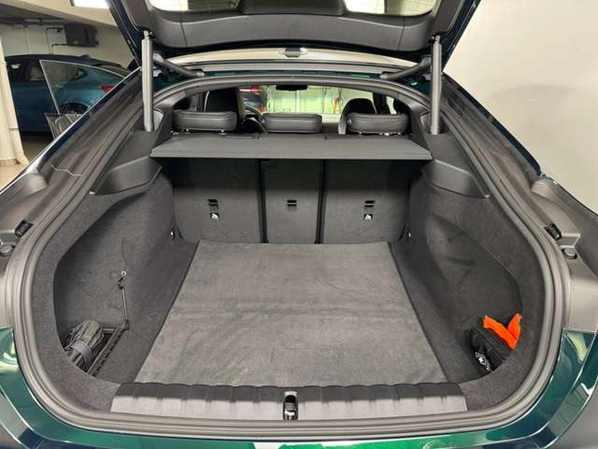 Alpina B4 GT Gran Coupé SWITCH-TRONIC Allrad HK HiFi (2025) - Foto 11