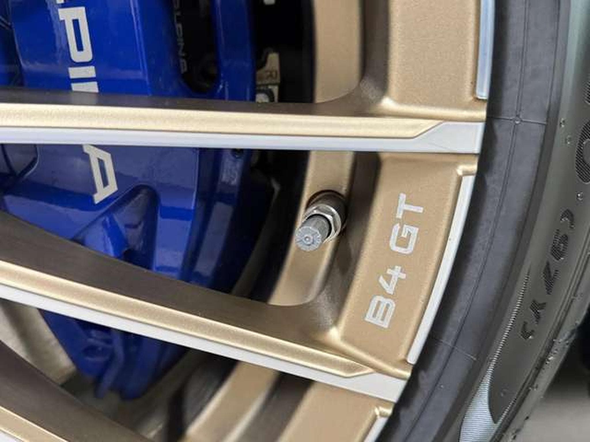 Alpina B4 GT Gran Coupé SWITCH-TRONIC Allrad HK HiFi (2025) - Foto 13