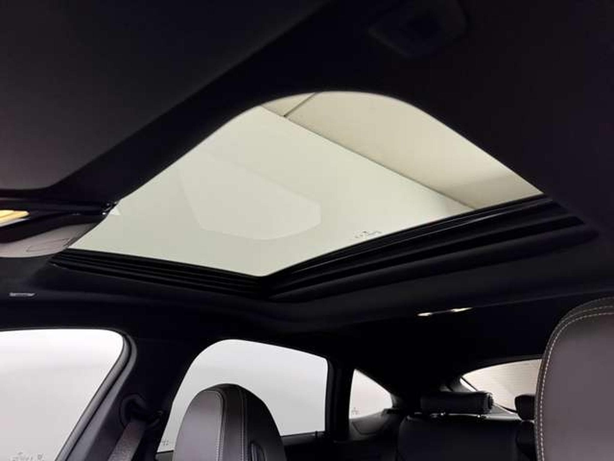 Alpina B4 GT Gran Coupé SWITCH-TRONIC Allrad HK HiFi (2025) - Foto 9