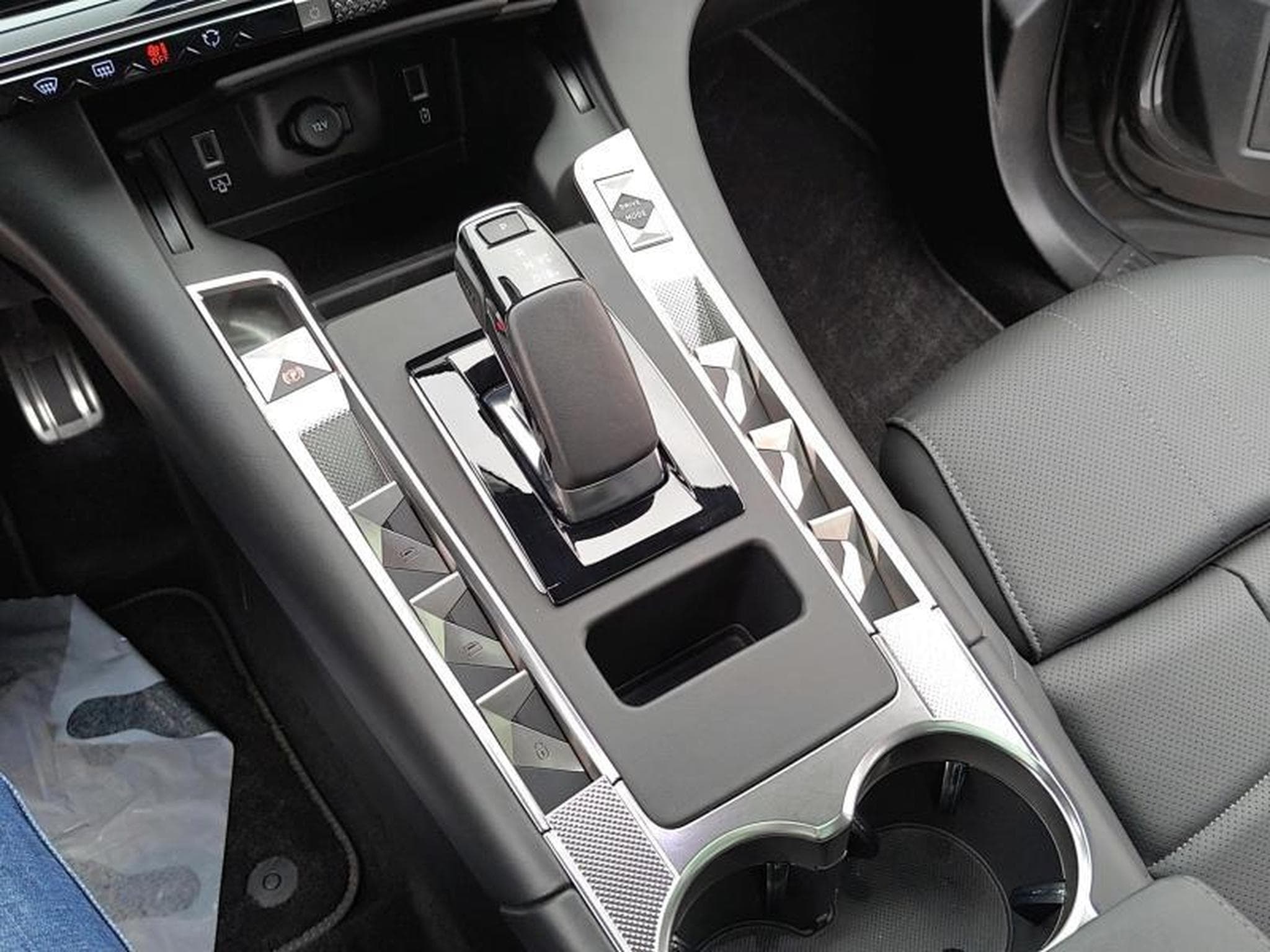 DS Automobiles DS7 E-Tense 300 Opera (2023) - Foto 19