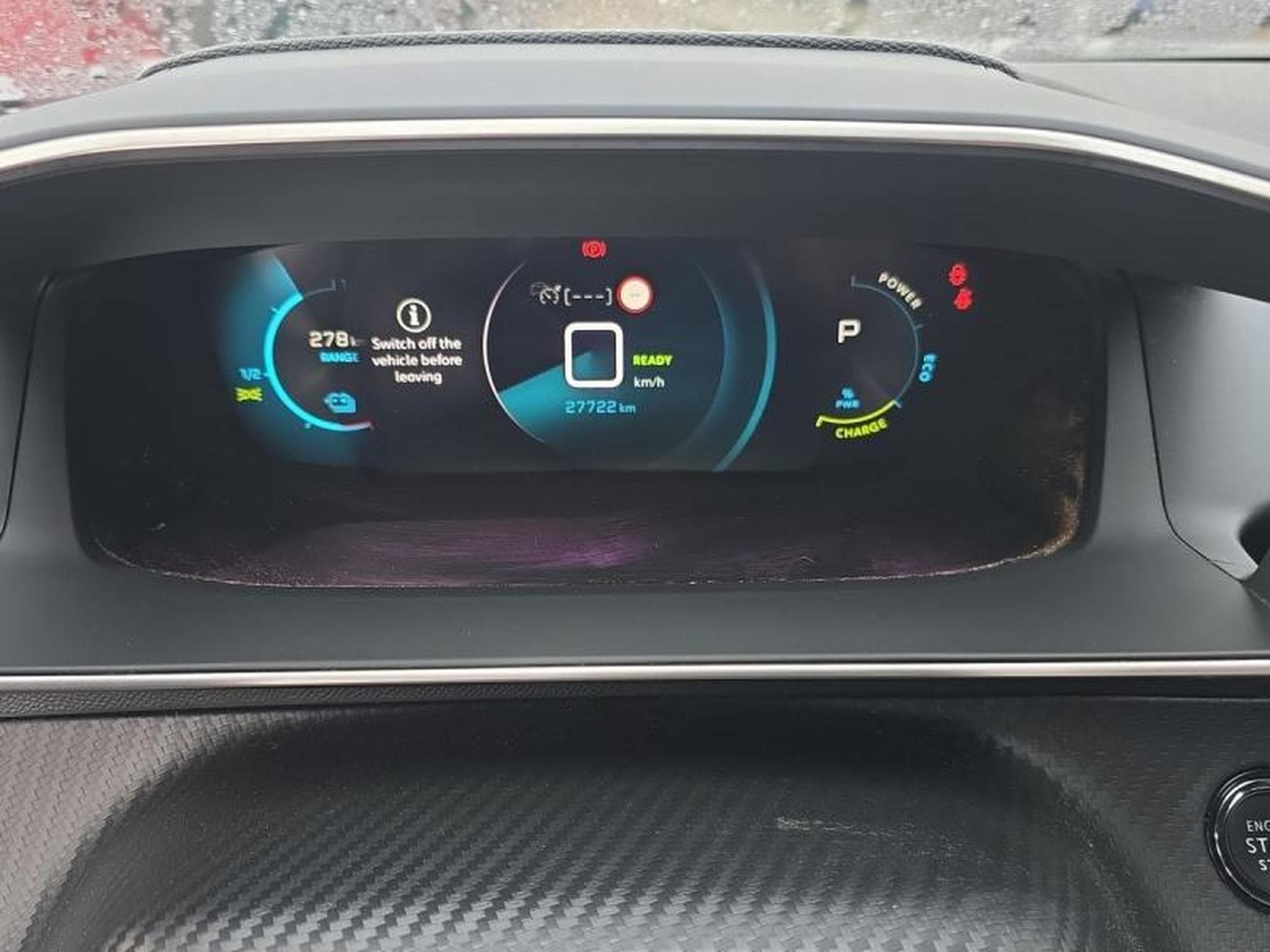 PEUGEOT 2008 e-2008 136ch GT (2023) - Photo 2