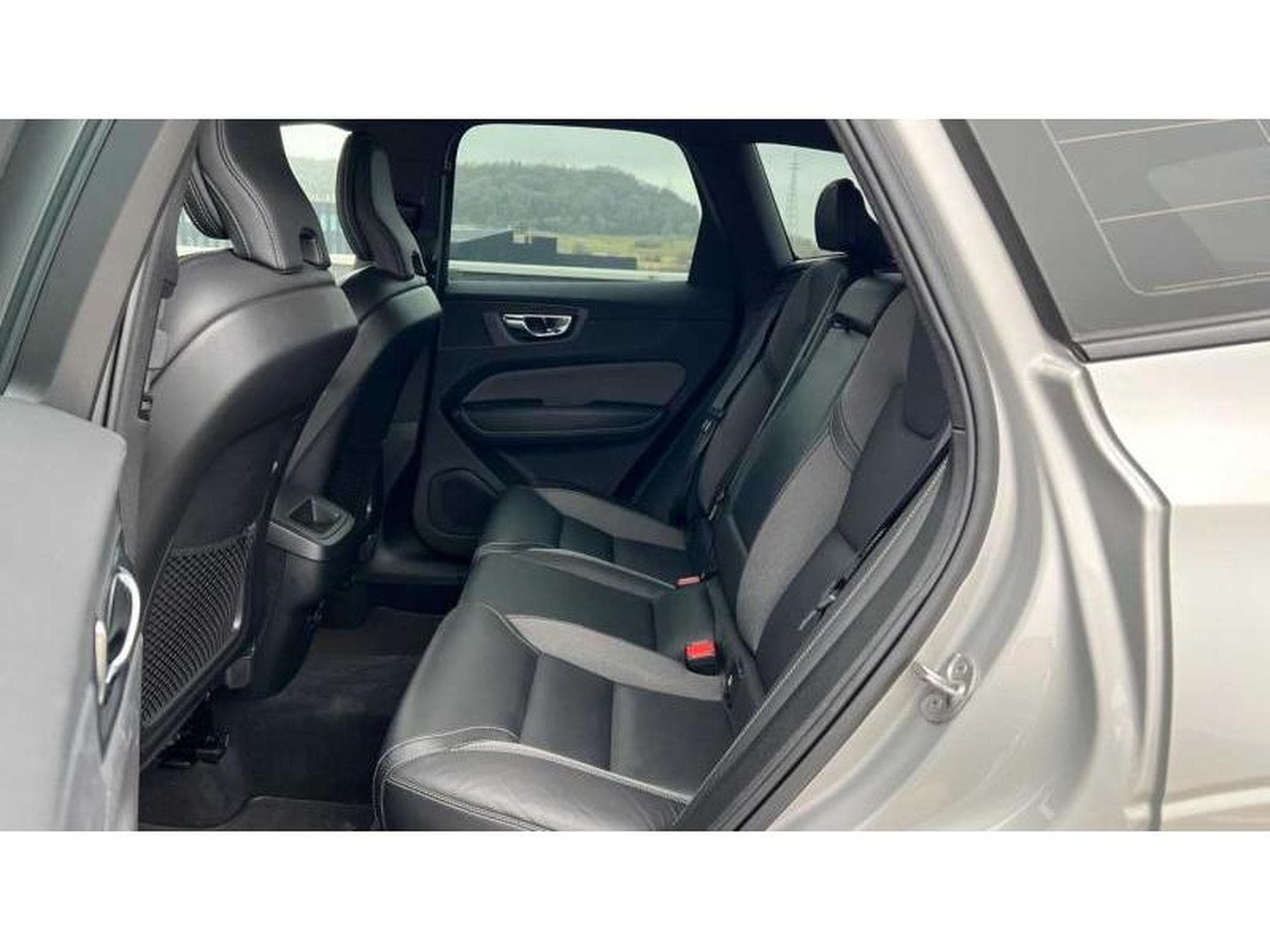 Volvo XC60 Plus Dark (2022) - Foto 14