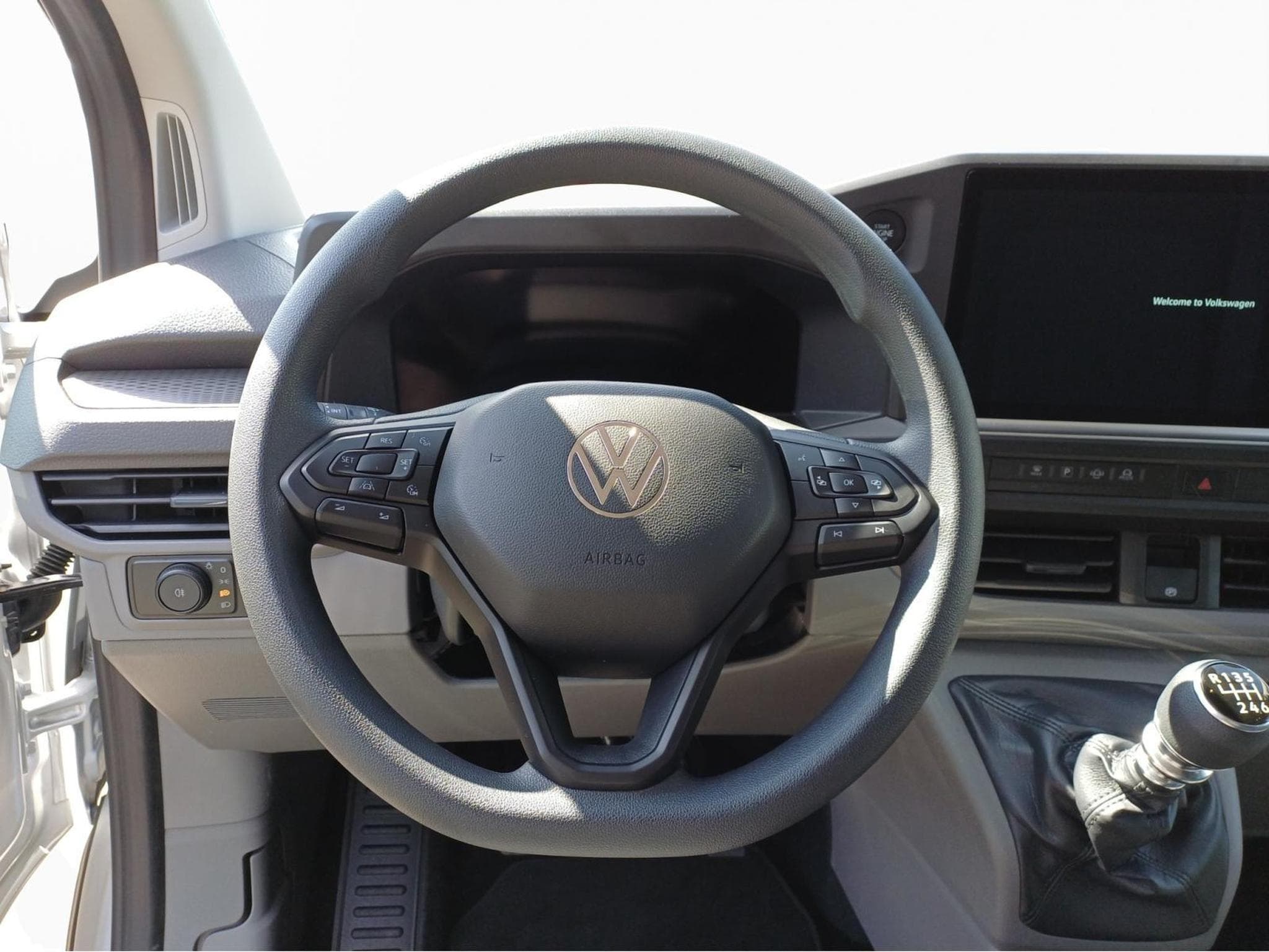 VW T7 Basic (2025) - Foto 10
