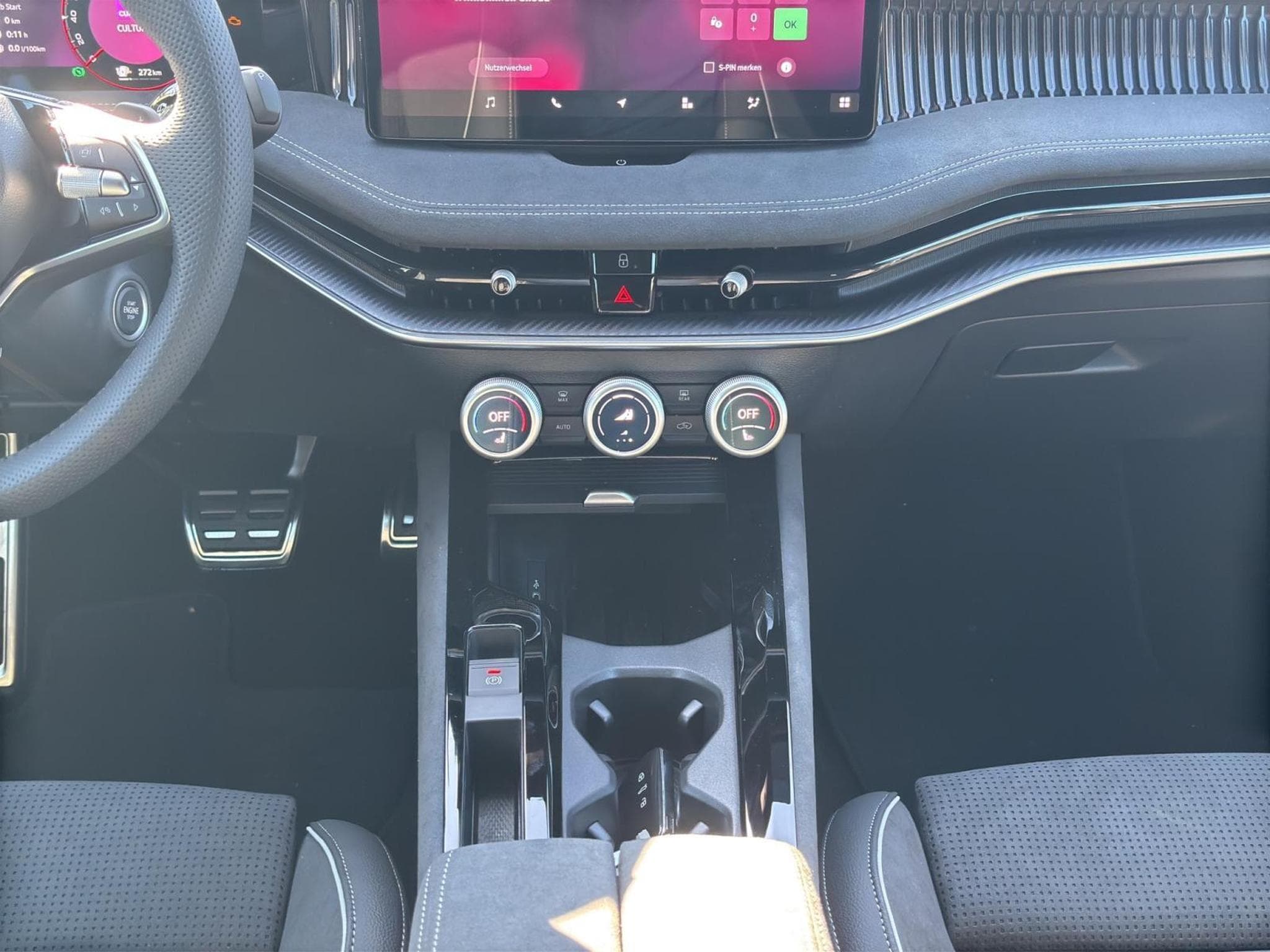 Skoda Superb Sportline (2025) - Photo 12