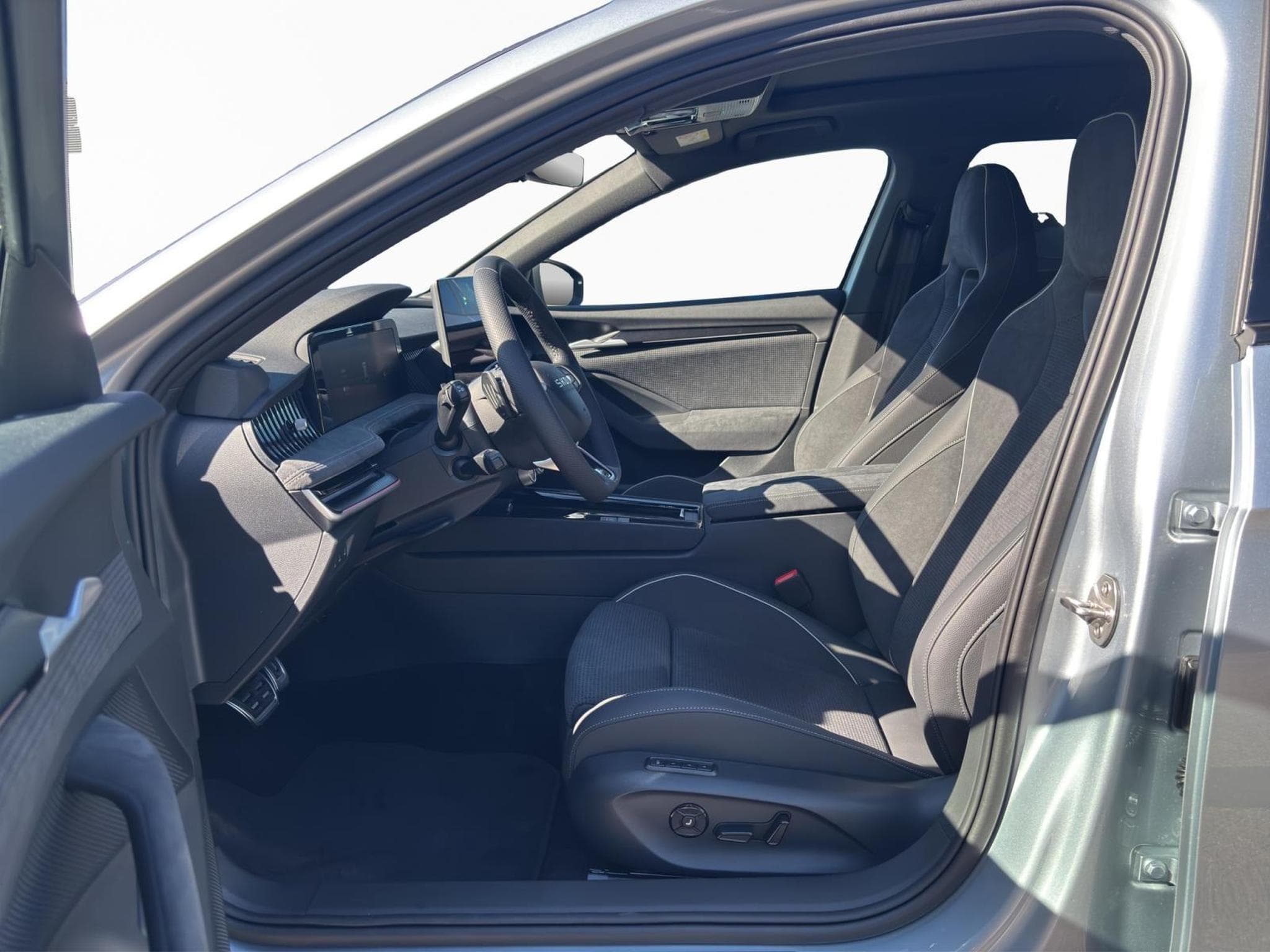 Skoda Superb Sportline (2025) - Photo 8